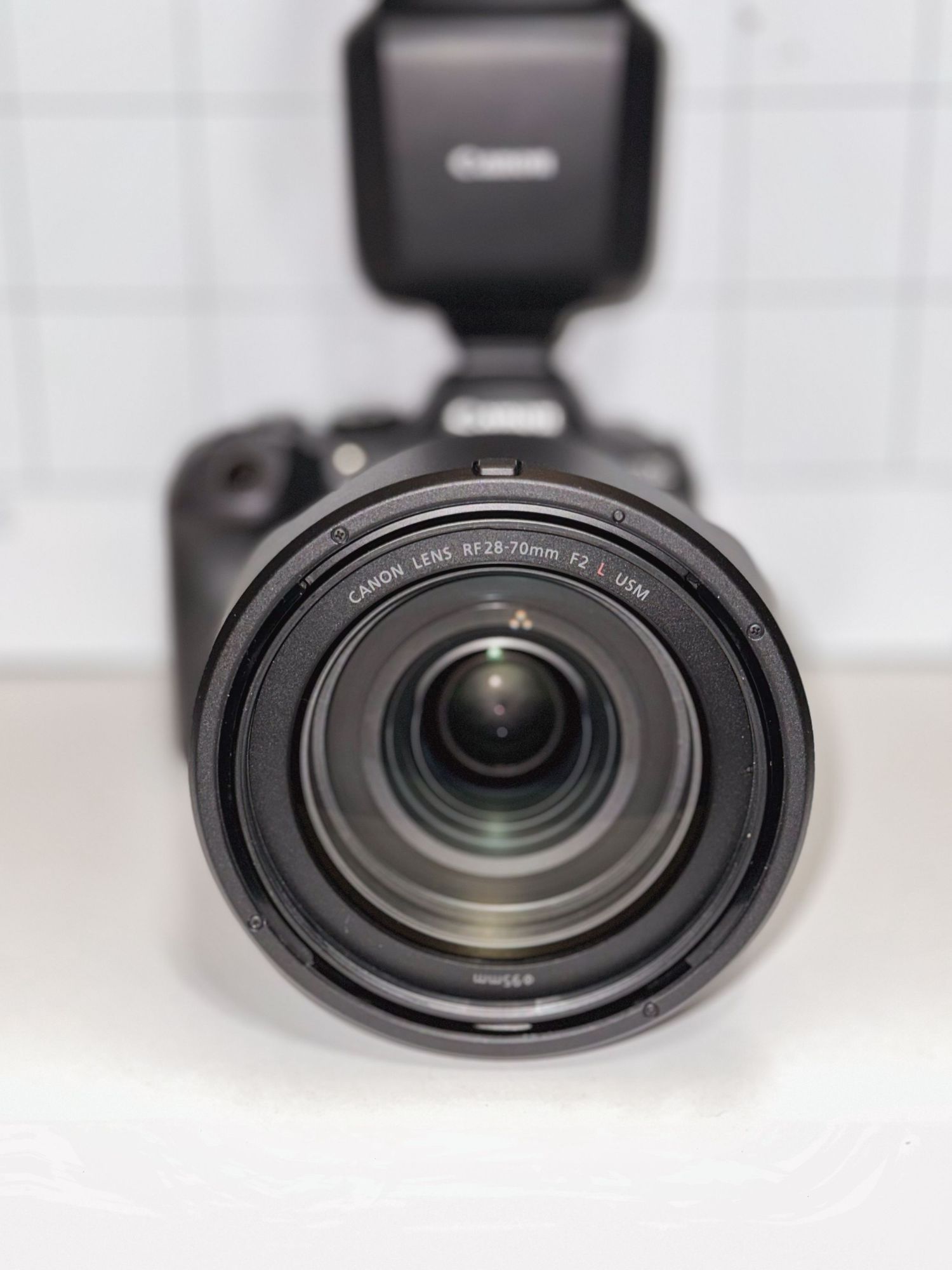 Light and airy canon camera and lens detail picture.