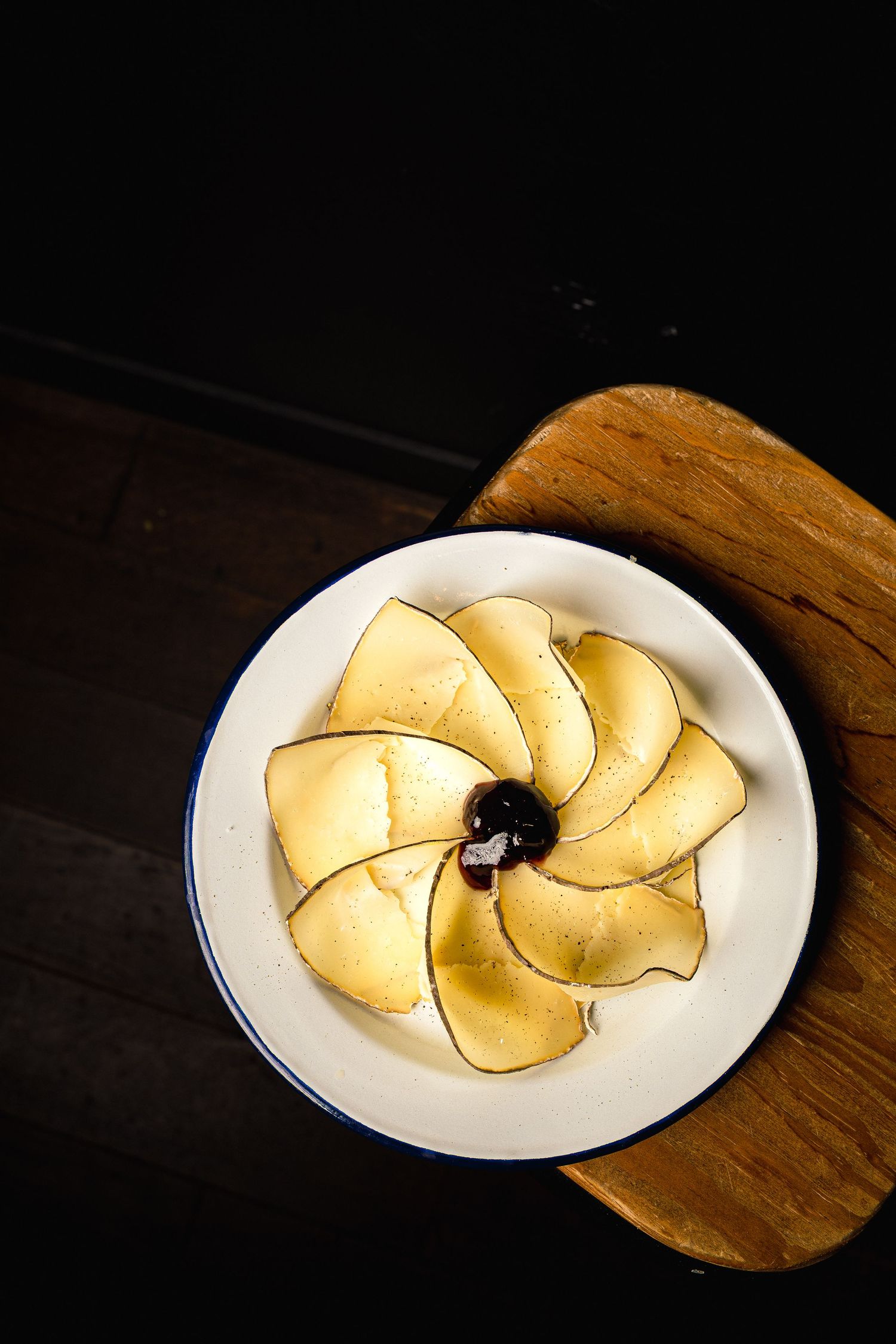 Truffle brie sharing plate served at Le Distrait cocktail bar in Paris