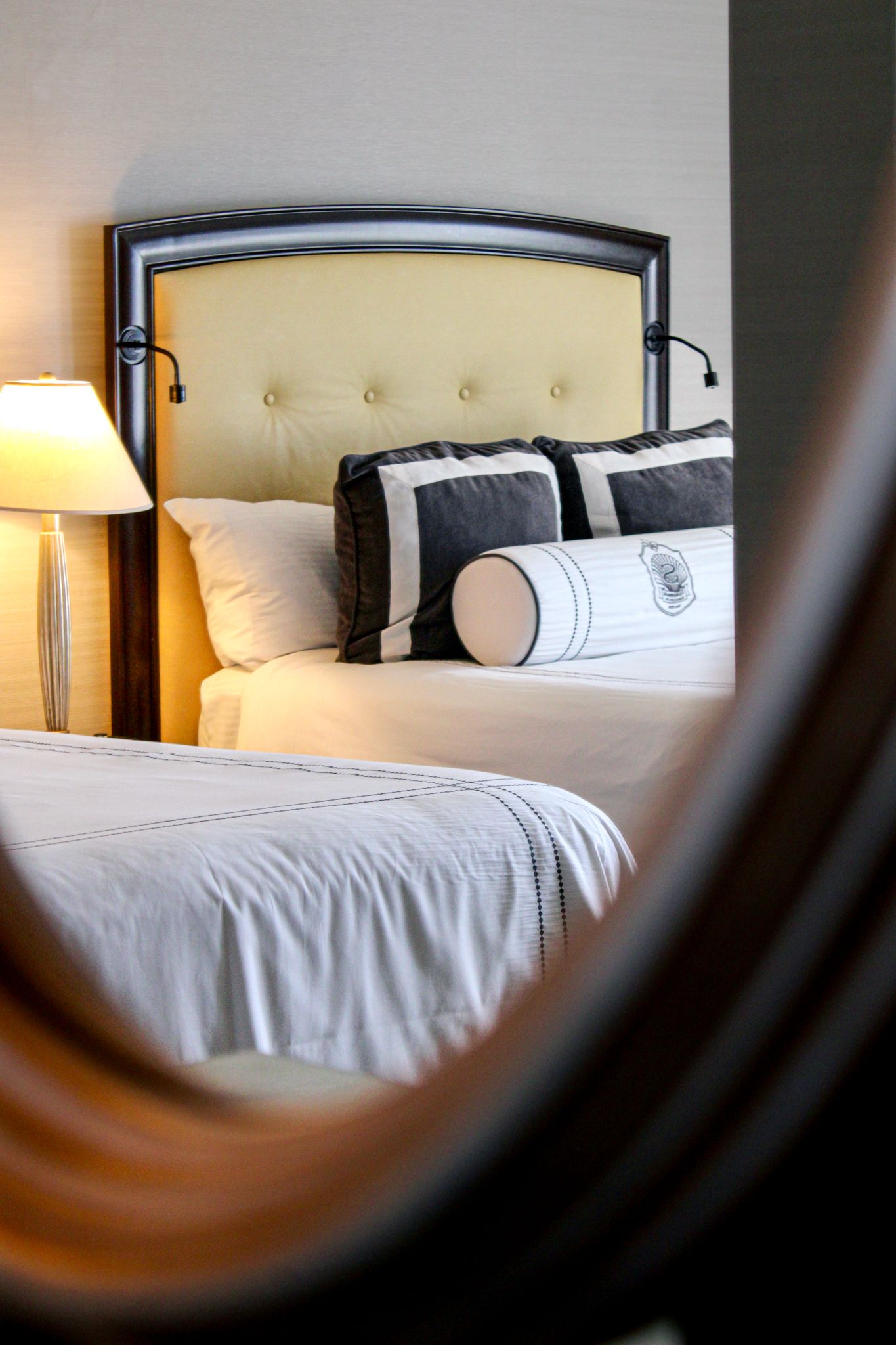 Luxury hotel suite with a king-size bed at Omni Shoreham Hotel in Washington, D.C.