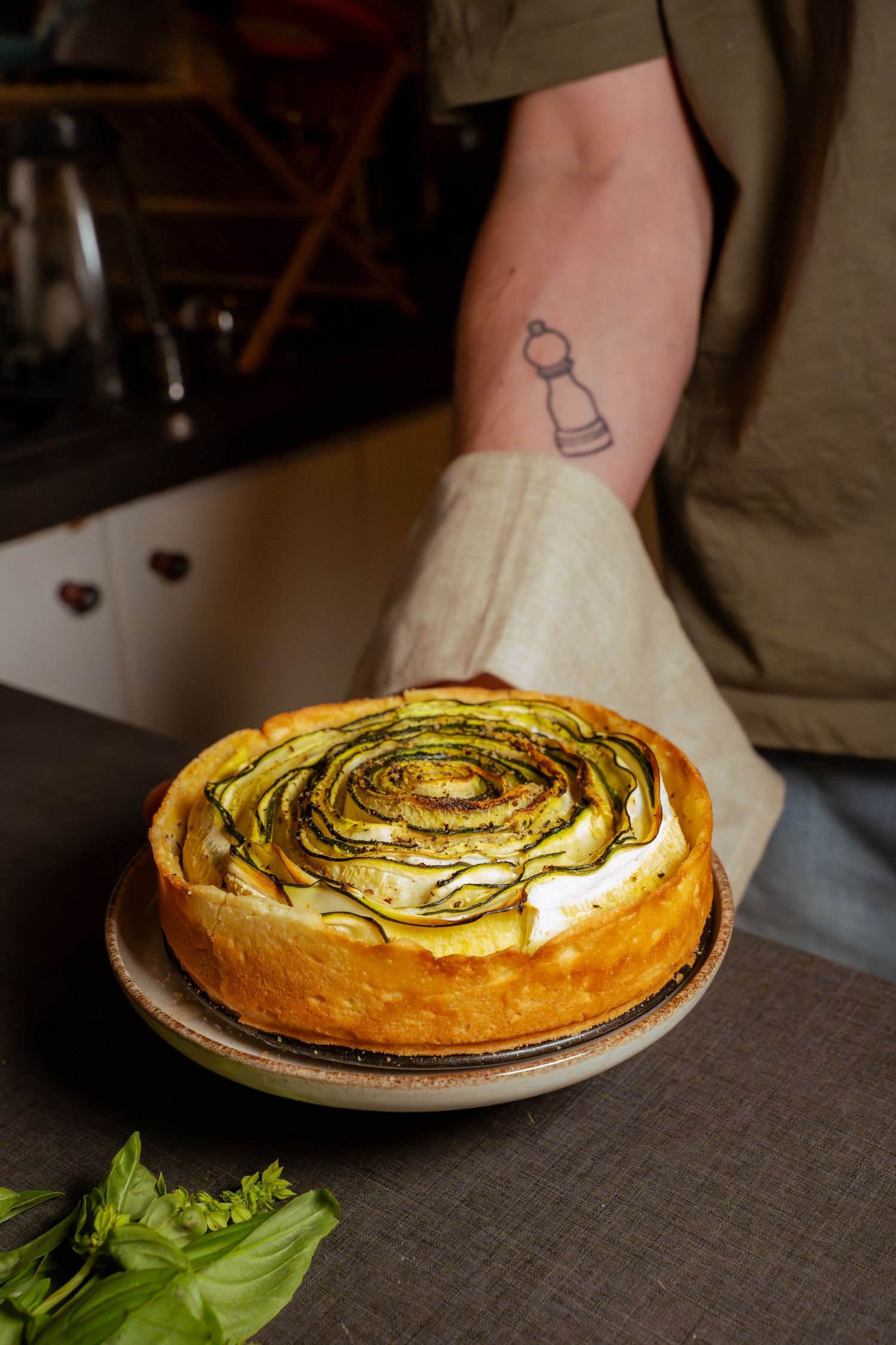 Culinary photography of an elegant dish with professional studio lighting, refined presentation, controlled light and artistic food styling.