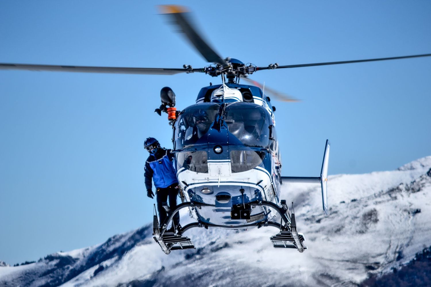 Professional photography of gendarmerie officers during training exercise, dynamic action, teamwork and intensity captured in natural light.