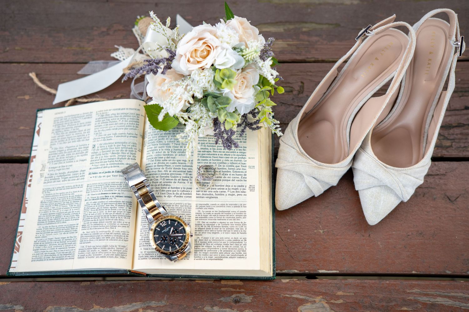 Virginia wedding photographer specializing in elegant, true-to-color wedding photography for couples across Virginia, Washington DC, and Mar
