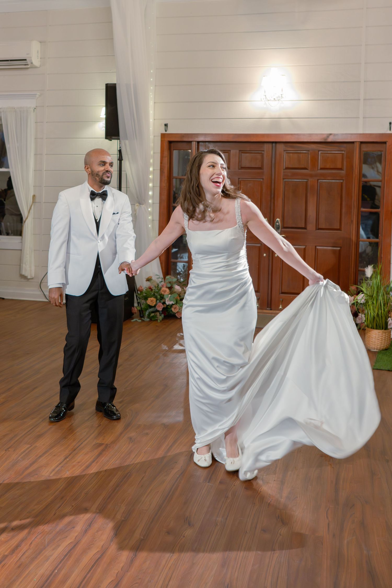 Virginia wedding photographer specializing in elegant, true-to-color wedding photography for couples across Virginia, Washington DC, and Mar