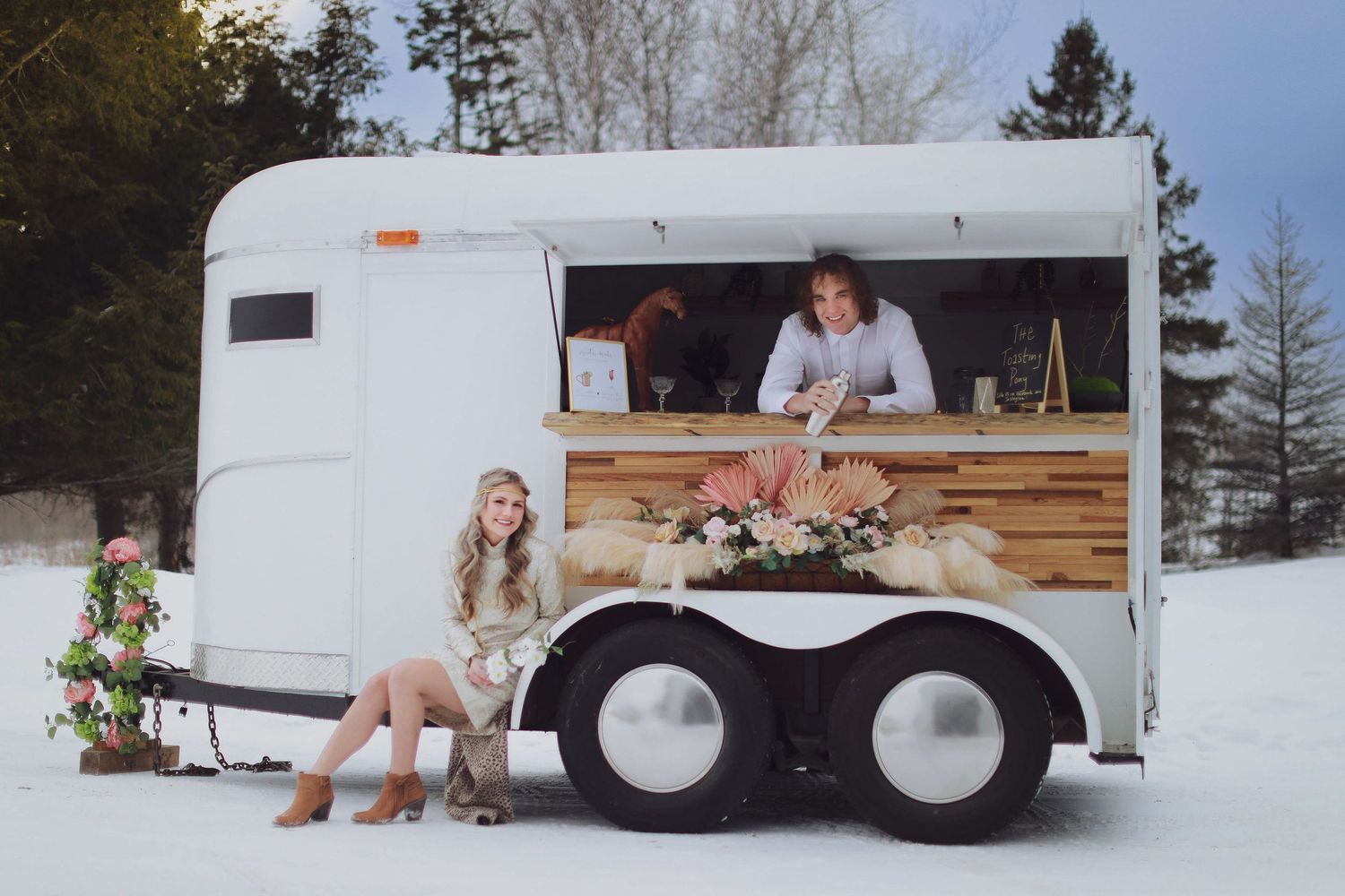 mobile bar horse trailer serving upper peninsula of Michigan the best mobile bar in Marquette that serves incredible drinks at a wedding