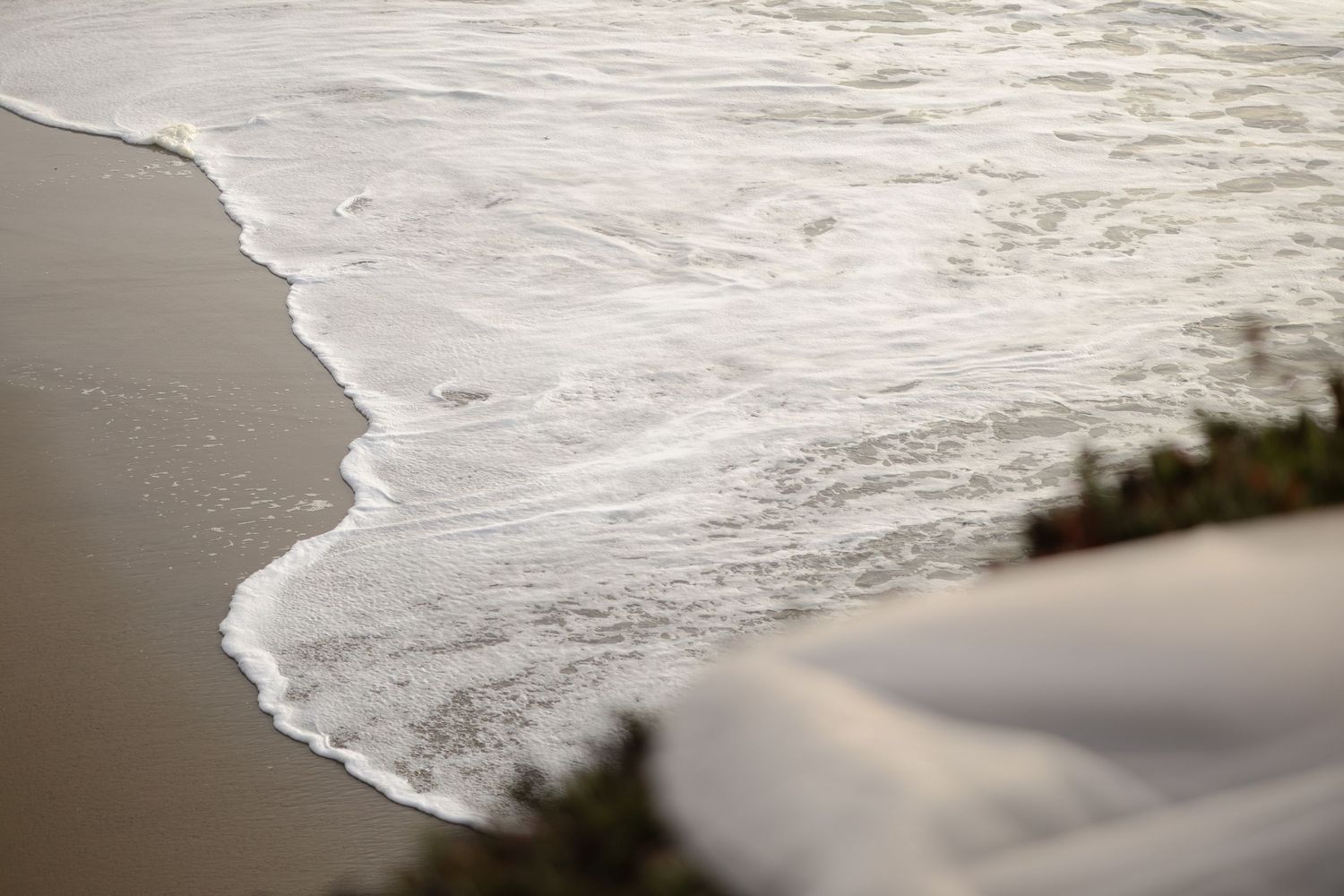 Peaceful ocean waves rolling onto shore during a coastal wedding photoshoot.