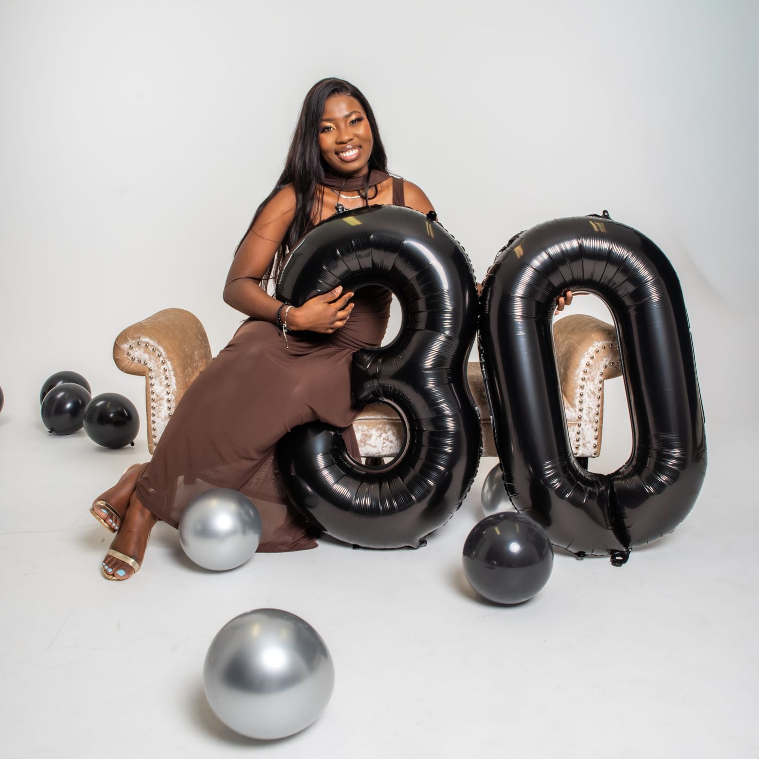 A sequence of lifestyle photos featuring black inflatable number balloons and a silver sphere against a white background.