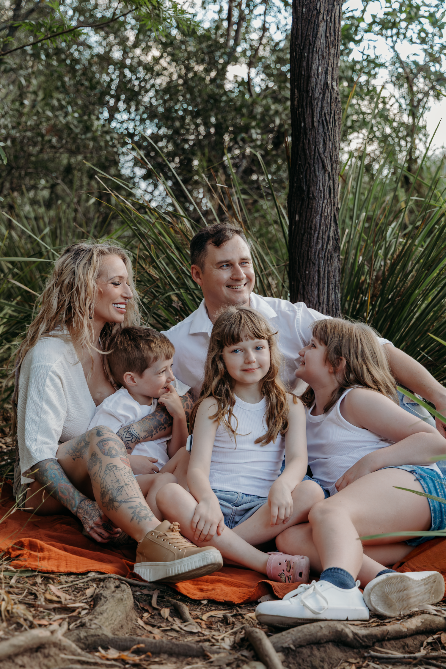 Wild Moon Lens, Family