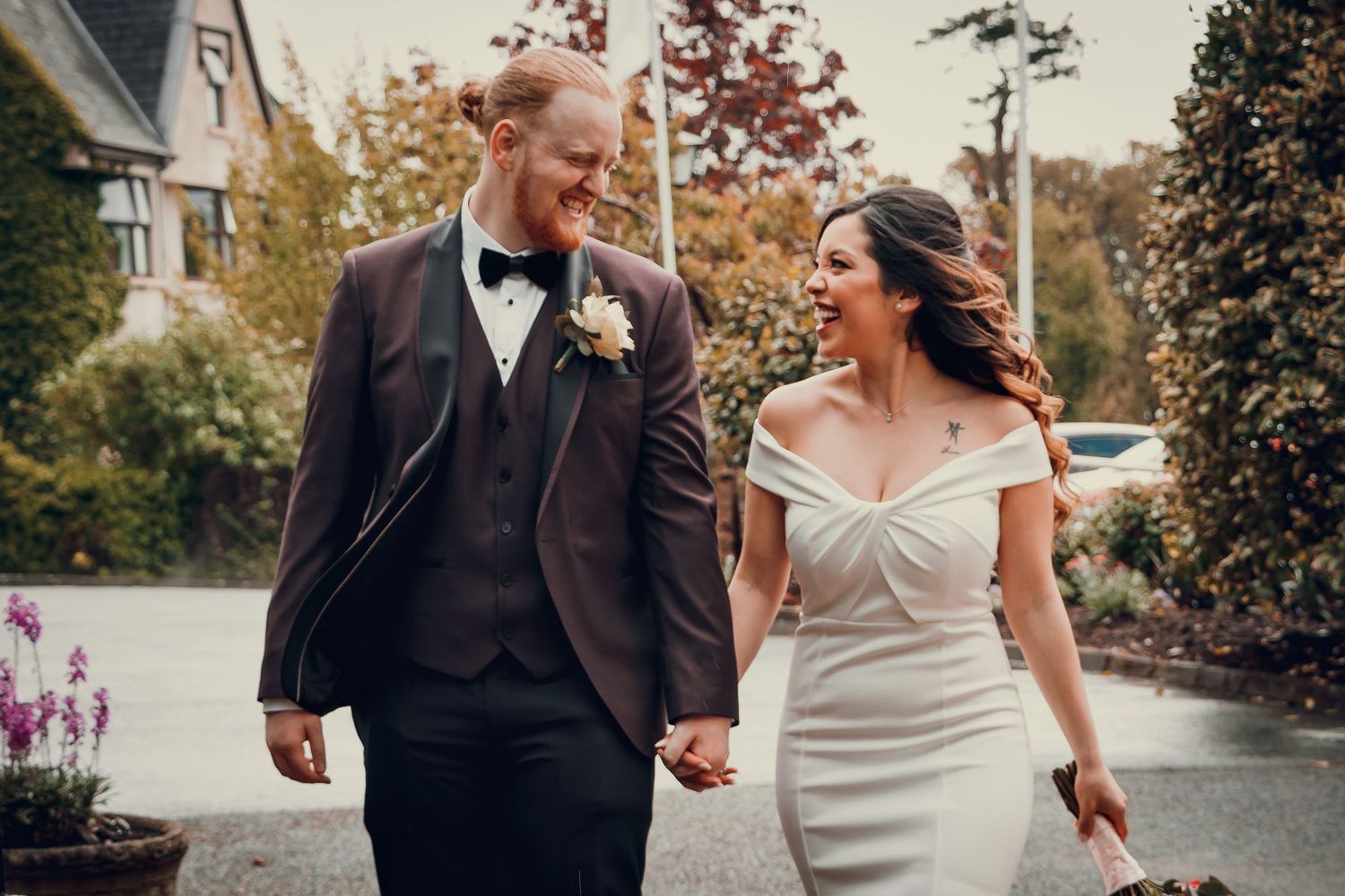 This beautiful outdoor wedding session in Galway captures genuine emotions and intimate moments. Natural light. By Vany Fila Photography
