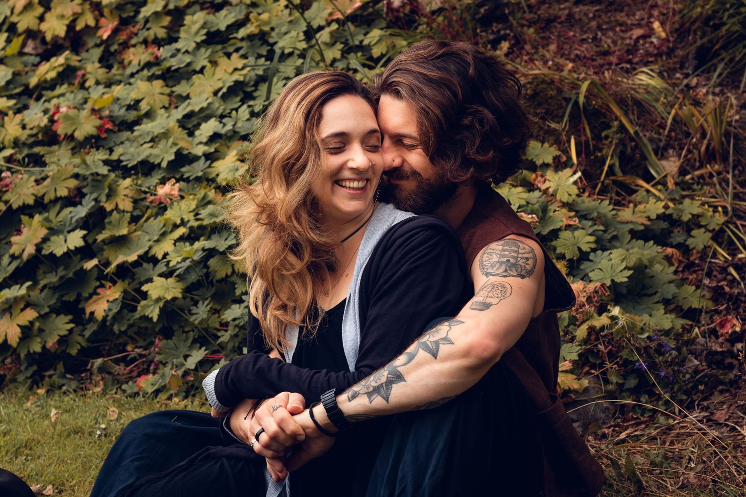Outdoor photoshoot of a couple in Galway with green landscape
