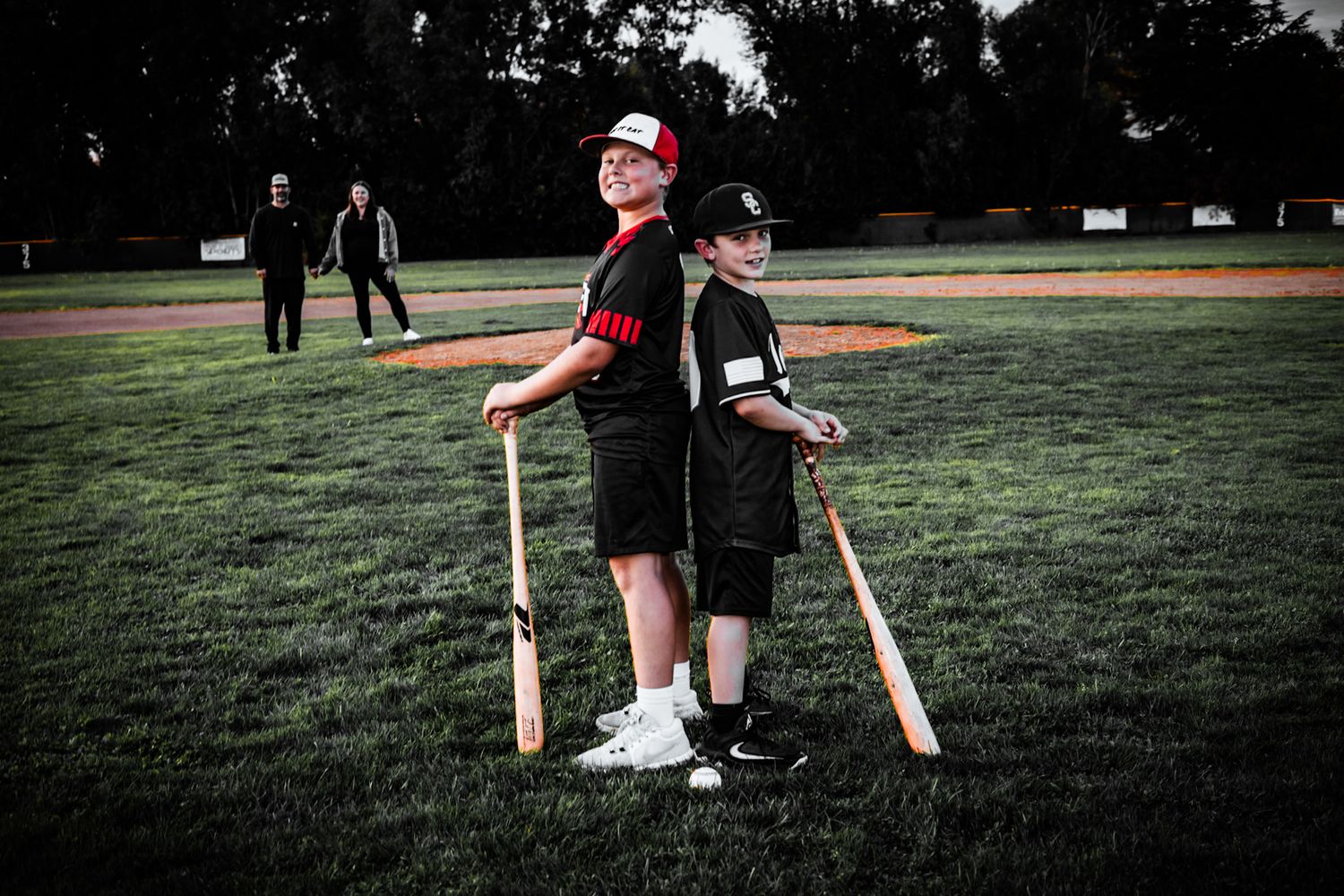 Local Santa Rosa Family pose in front of expectant mother in baseball photo shoot in Santa rosa by Sonoma county photographer smc shots