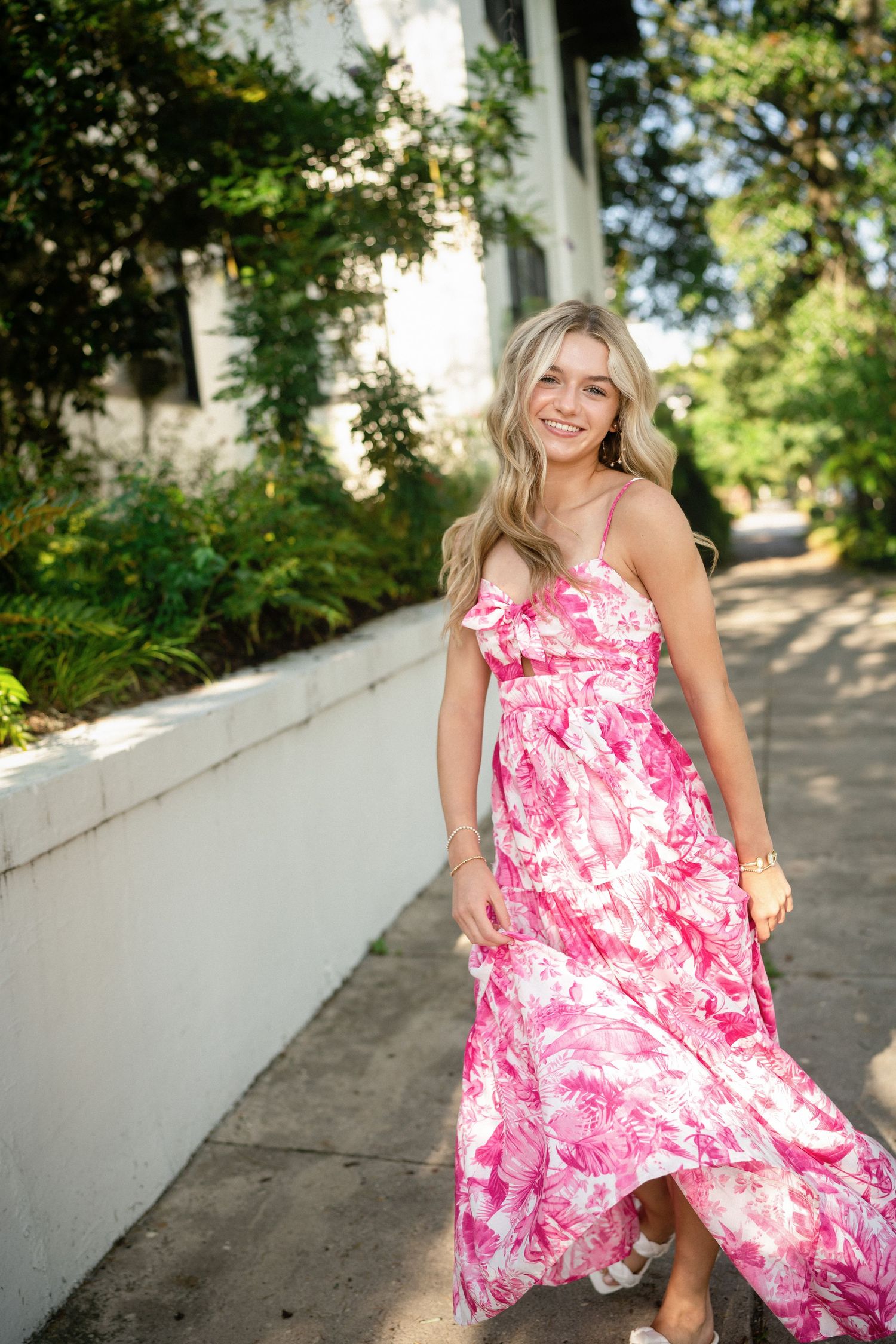 Senior photo of Sydney in front of a stunning residence in Wilmington, NC, draped with Spanish moss.