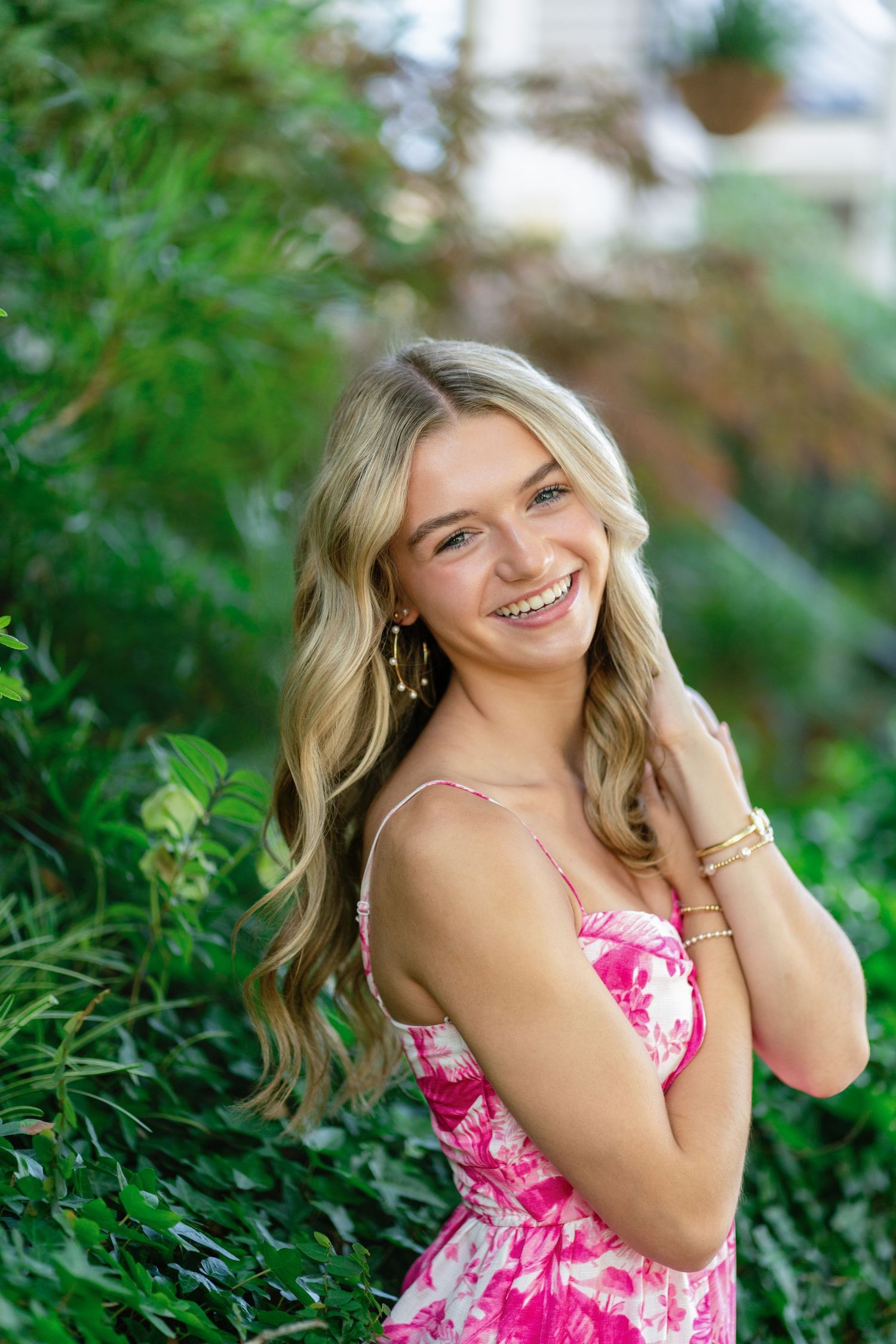 Senior photo of Sydney in front of a stunning residence in Wilmington, NC, draped with Spanish moss.