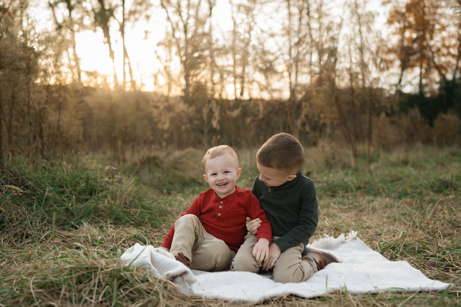 Siblings hugging during a mini session at sugg farm