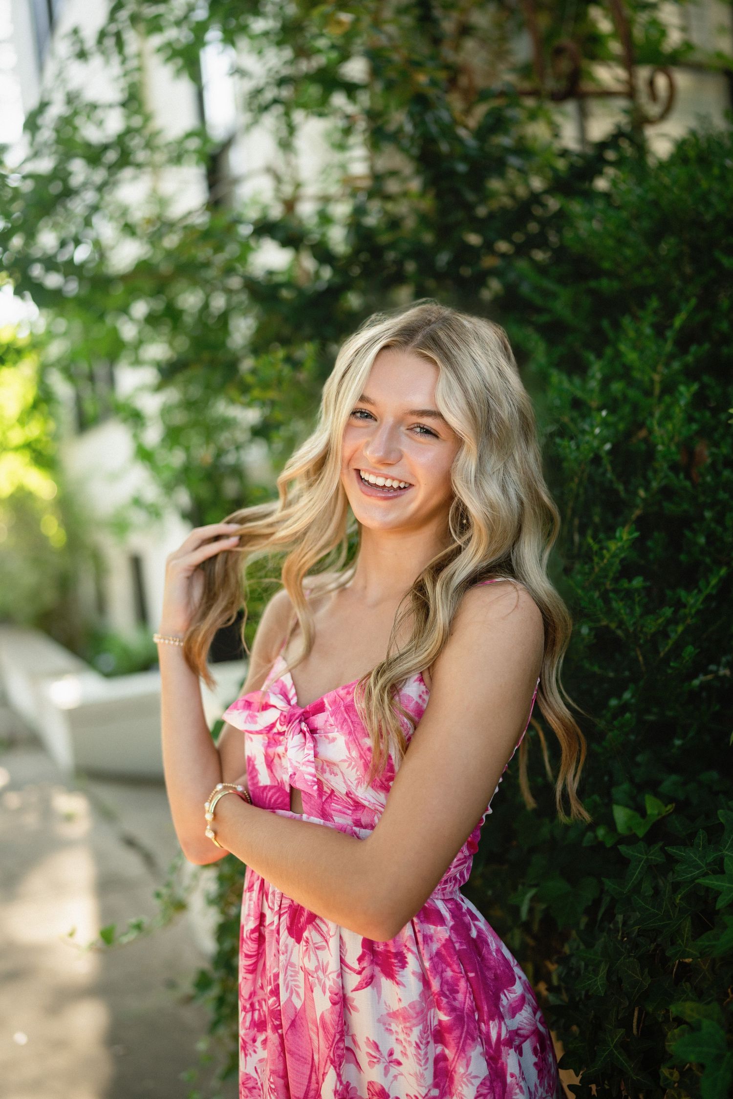 Senior photo of Sydney in front of a stunning residence in Wilmington, NC, draped with Spanish moss.