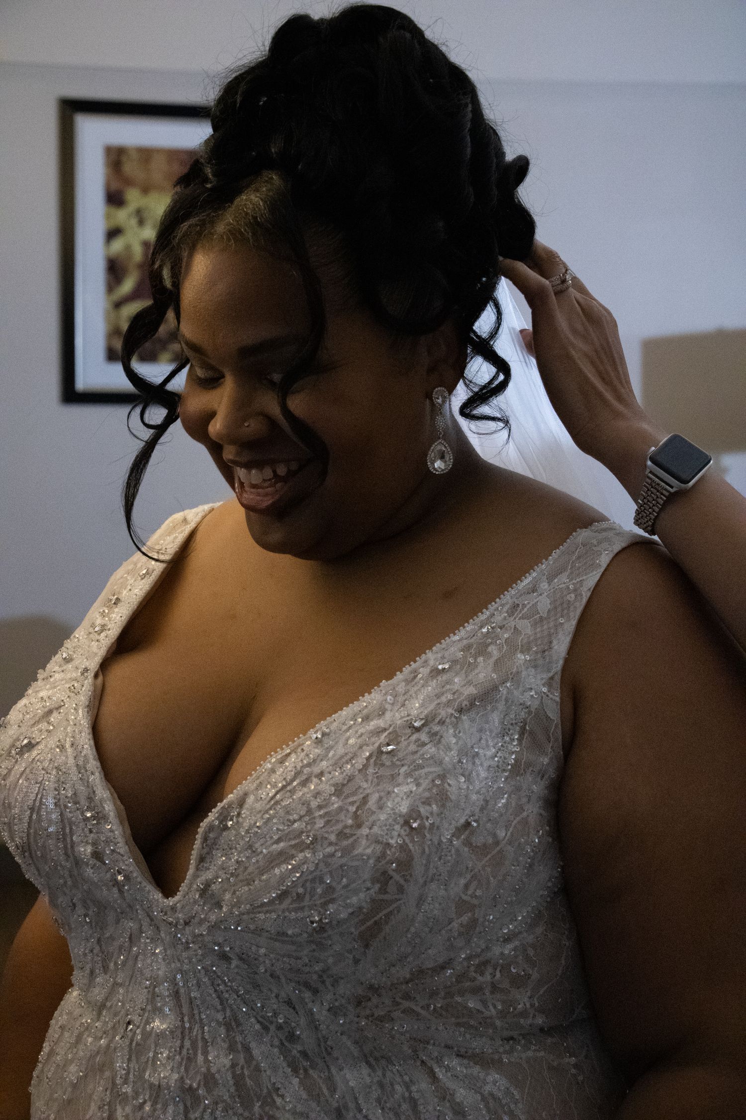 Richmond, VA wedding- Bride getting the final touches on her hair.