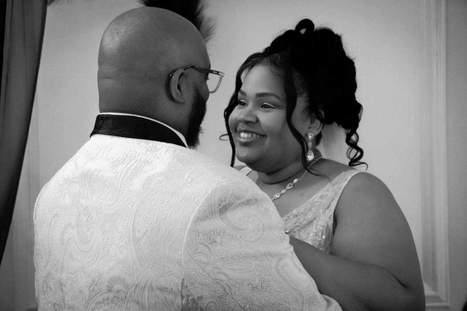 Richmond, VA wedding- Black & white, couple having their first dance.