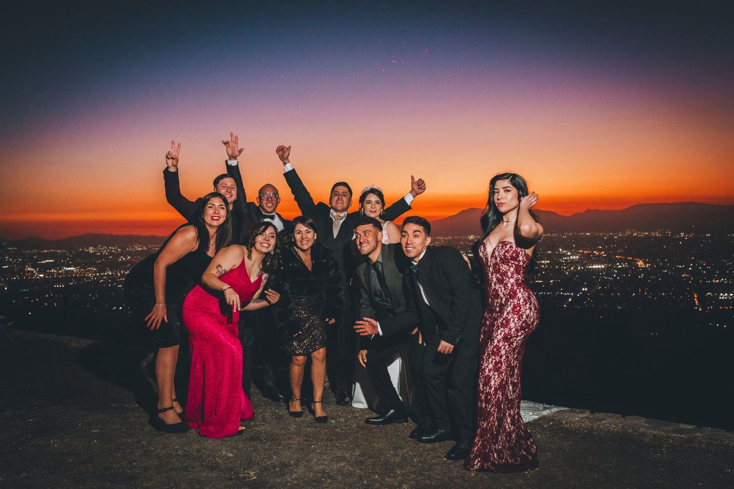 Fotografía de bodas y video de bodas en Santiago de Chile. Sesiones preboda y postboda, edición cinematográfica y cobertura completa.