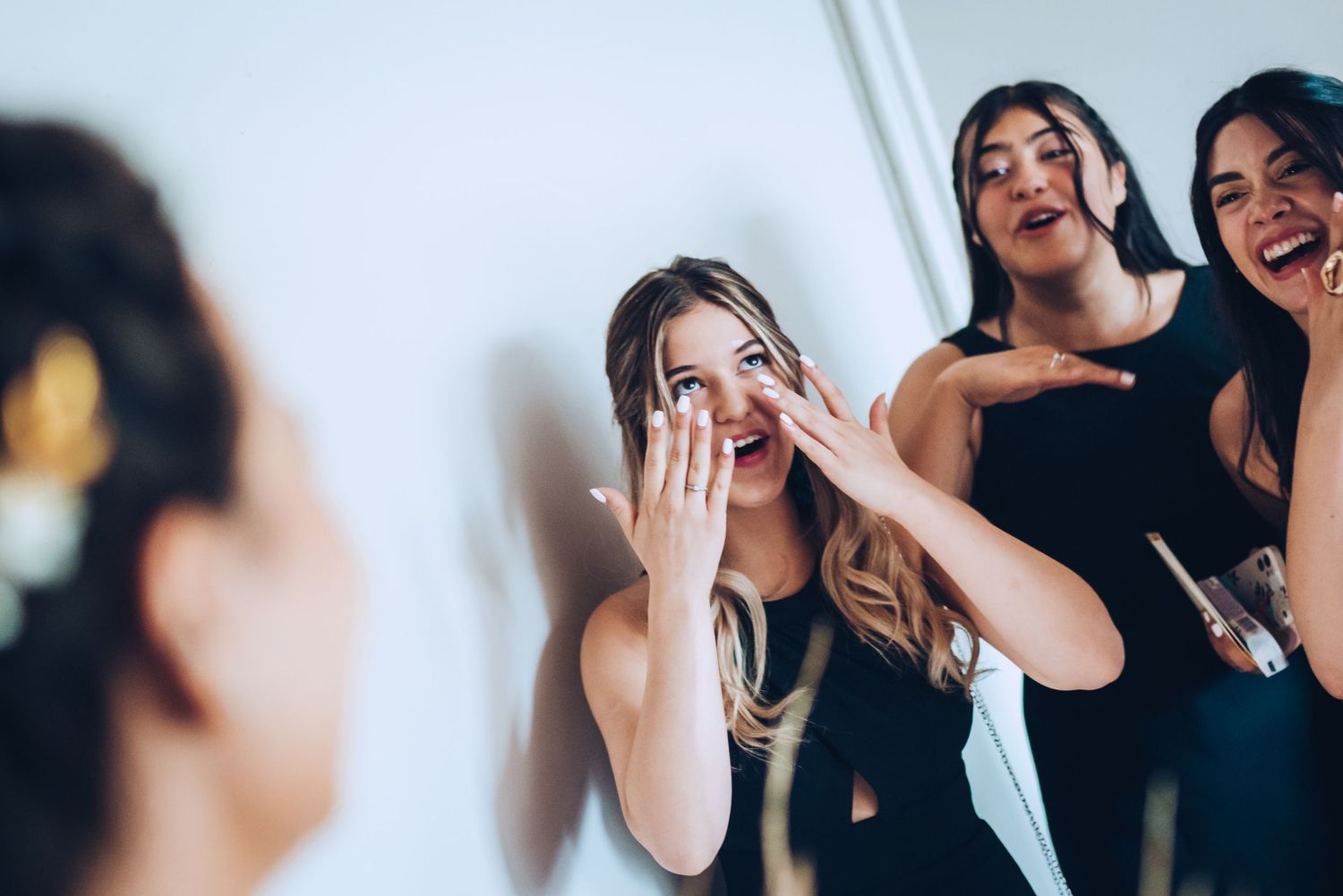 Fotografía de bodas y video de bodas en Santiago de Chile. Sesiones preboda y postboda, edición cinematográfica y cobertura completa.