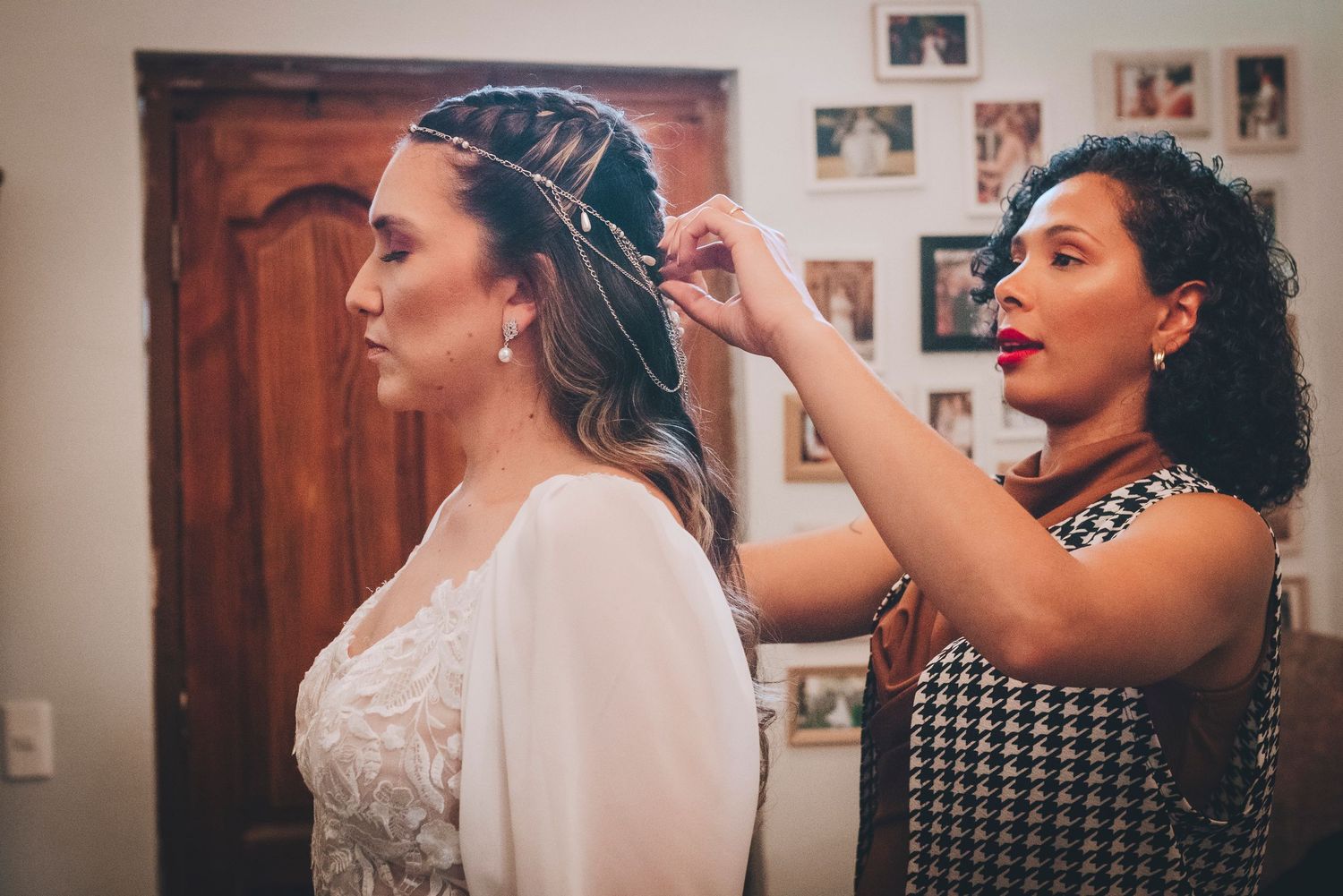 Fotografía de bodas y video de bodas en Santiago de Chile. Sesiones preboda y postboda, edición cinematográfica y cobertura completa.