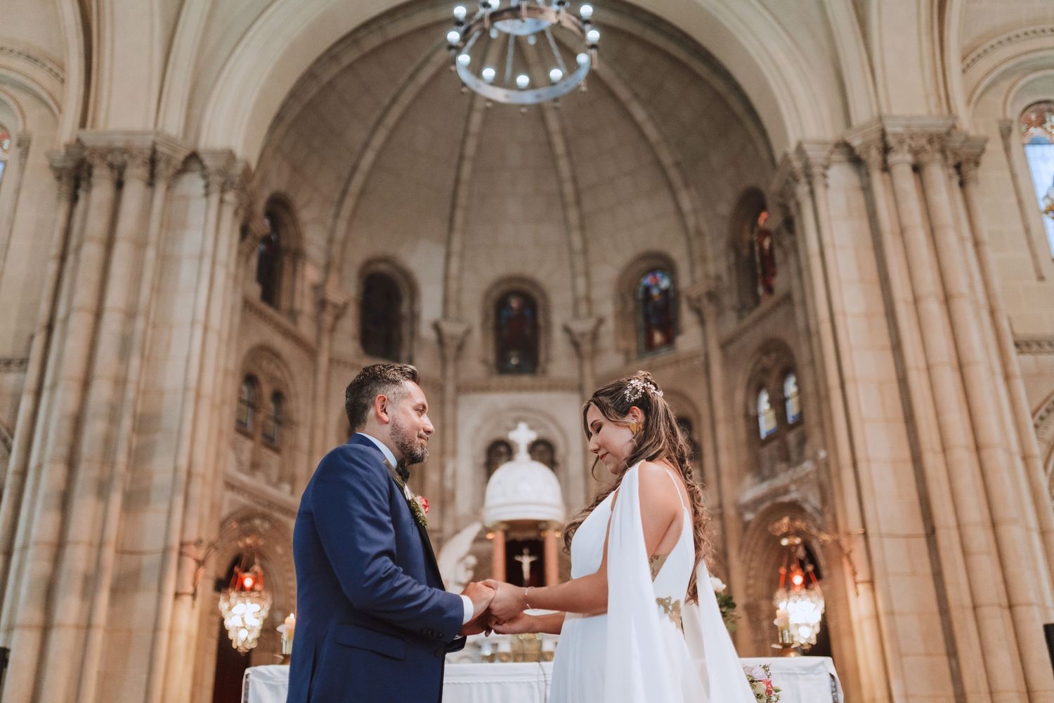Fotografía de bodas y video de bodas en Santiago de Chile. Sesiones preboda y postboda, edición cinematográfica y cobertura completa.