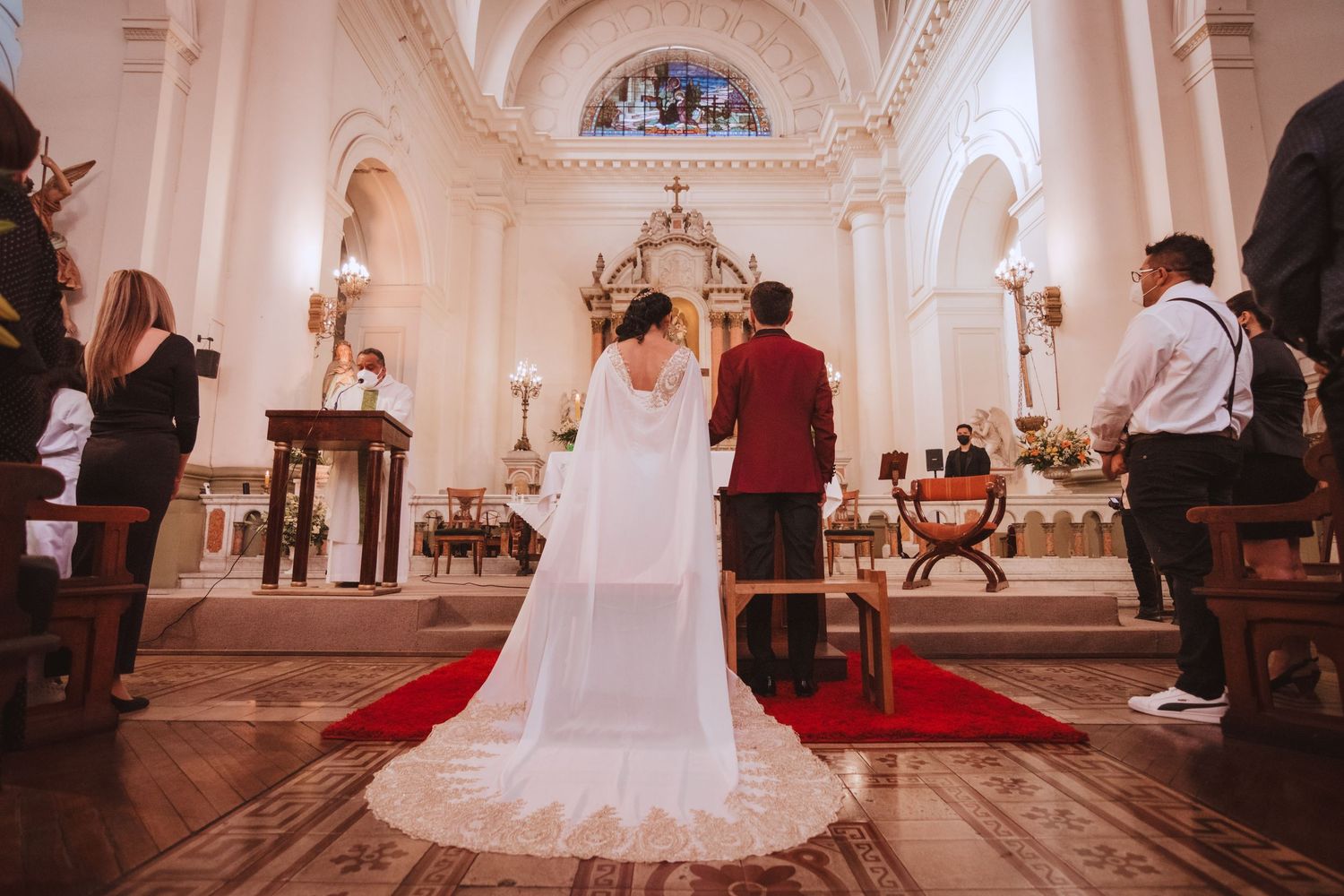 Fotografía de bodas y video de bodas en Santiago de Chile. Sesiones preboda y postboda, edición cinematográfica y cobertura completa.