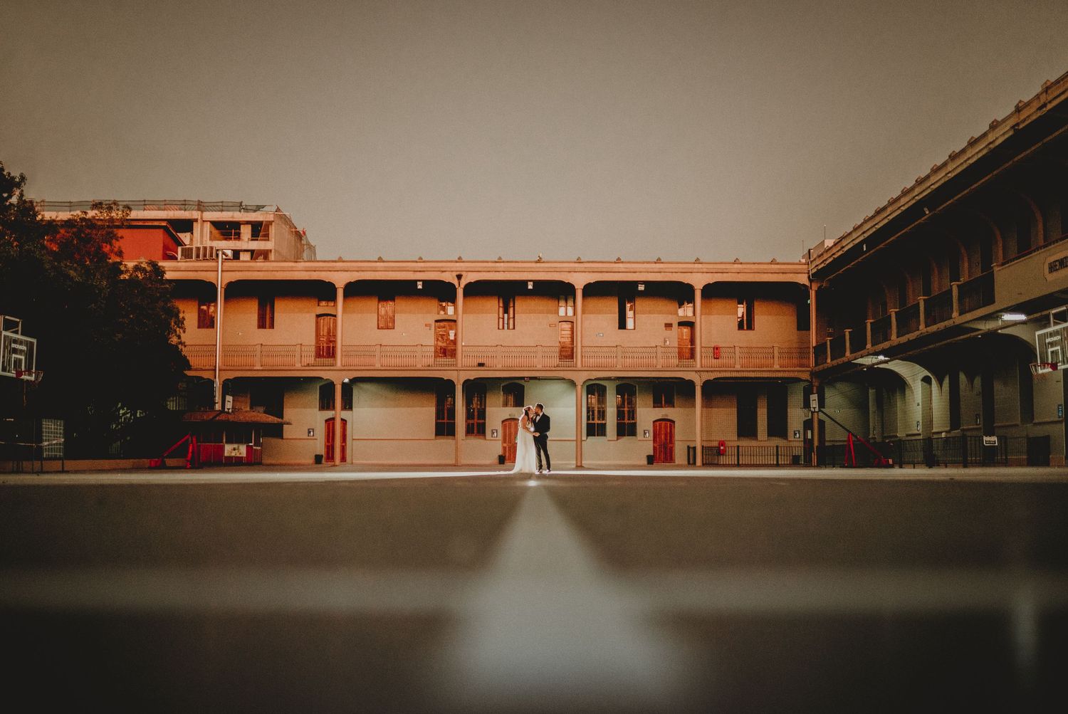 Fotografía de bodas y video de bodas en Santiago de Chile. Sesiones preboda y postboda, edición cinematográfica y cobertura completa.