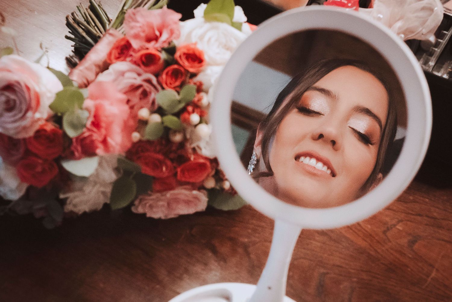 Fotografía de bodas y video de bodas en Santiago de Chile. Sesiones preboda y postboda, edición cinematográfica y cobertura completa.
