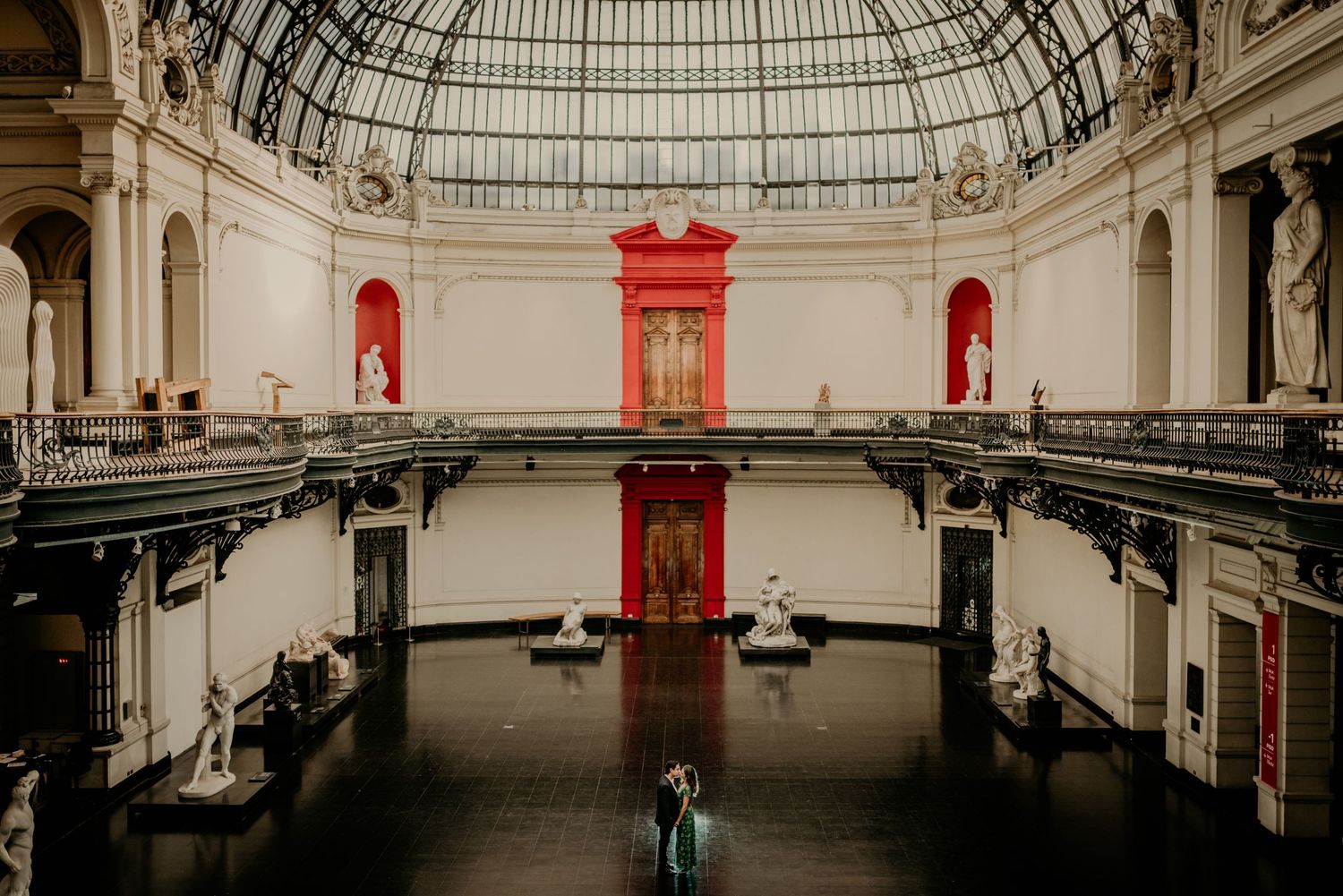 Fotografía de bodas y video de bodas en Santiago de Chile. Sesiones preboda y postboda, edición cinematográfica y cobertura completa.