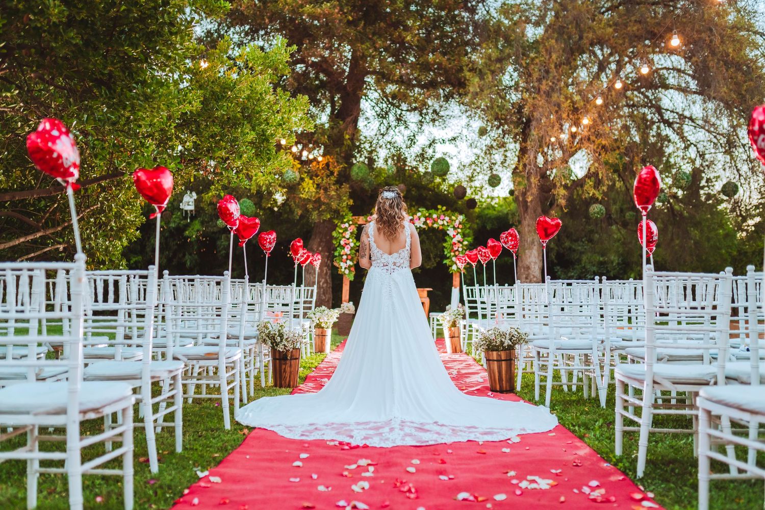 Fotografía de bodas y video de bodas en Santiago de Chile. Sesiones preboda y postboda, edición cinematográfica y cobertura completa.