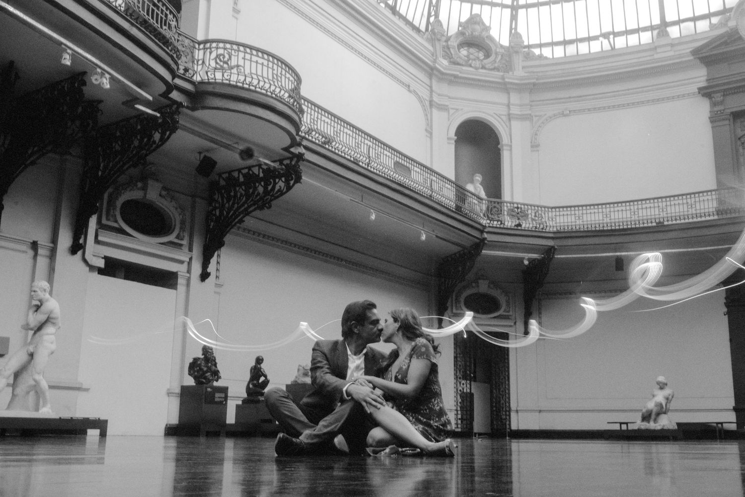 Fotografía de bodas y video de bodas en Santiago de Chile. Sesiones preboda y postboda, edición cinematográfica y cobertura completa.