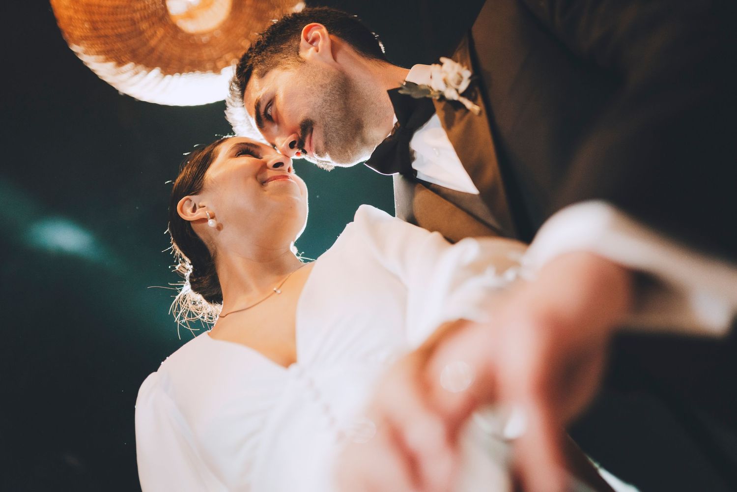 Fotografía de bodas y video de bodas en Santiago de Chile. Sesiones preboda y postboda, edición cinematográfica y cobertura completa.