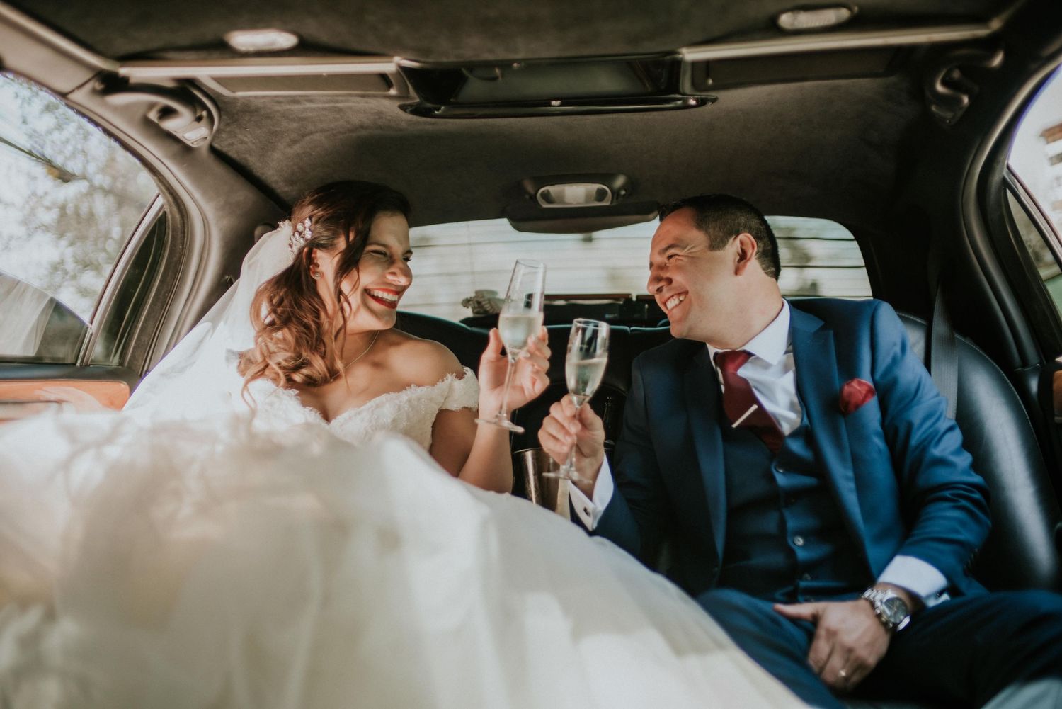 Fotografía de bodas y video de bodas en Santiago de Chile. Sesiones preboda y postboda, edición cinematográfica y cobertura completa.