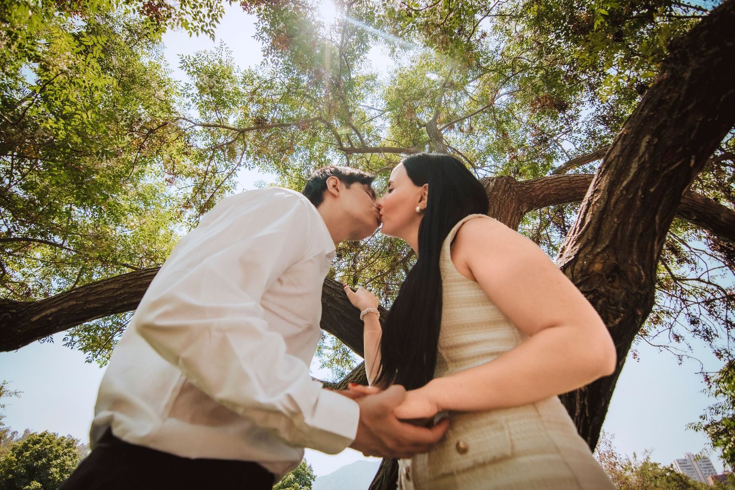 Fotografía de bodas y video de bodas en Santiago de Chile. Sesiones preboda y postboda, edición cinematográfica y cobertura completa.