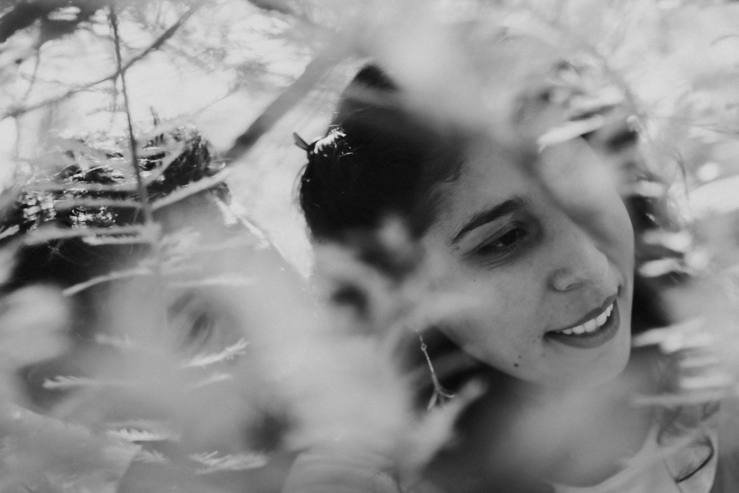Fotografía de bodas y video de bodas en Santiago de Chile. Sesiones preboda y postboda, edición cinematográfica y cobertura completa.