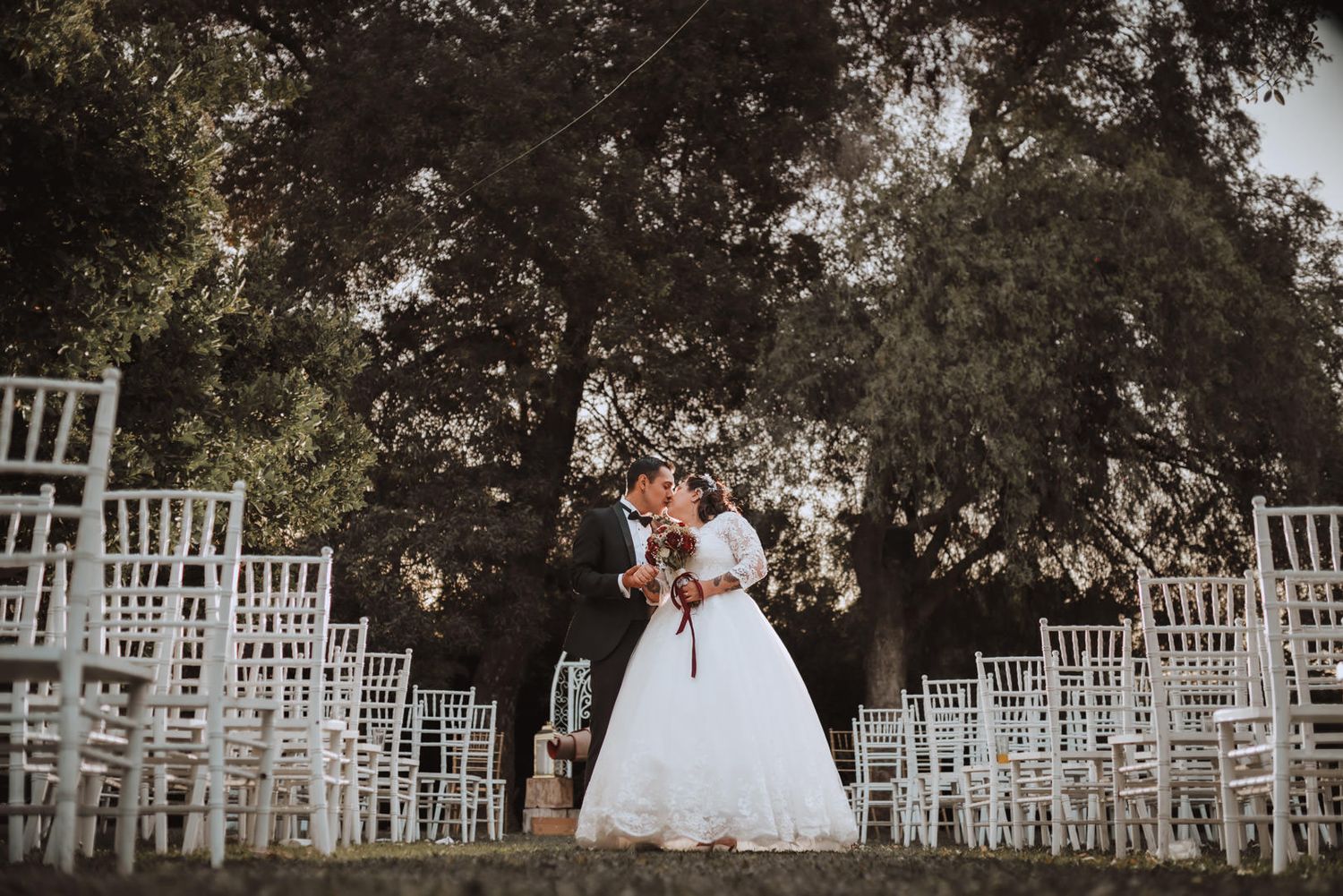 Fotografía de bodas y video de bodas en Santiago de Chile. Sesiones preboda y postboda, edición cinematográfica y cobertura completa.