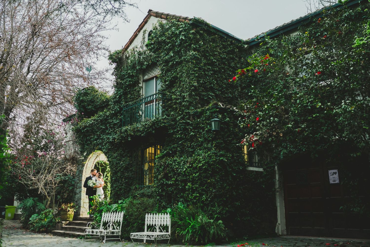 Fotografía de bodas y video de bodas en Santiago de Chile. Sesiones preboda y postboda, edición cinematográfica y cobertura completa.