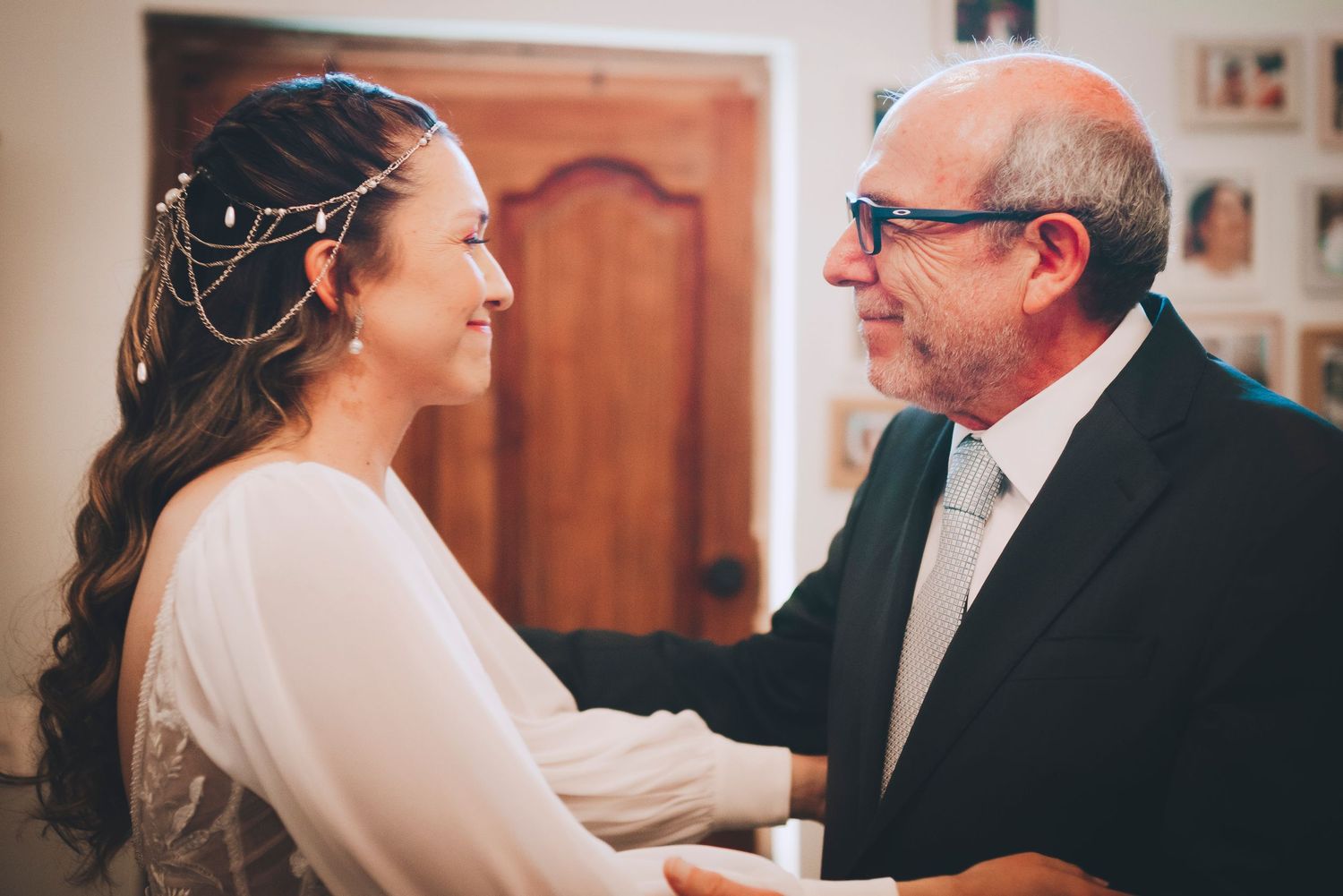 Fotografía de bodas y video de bodas en Santiago de Chile. Sesiones preboda y postboda, edición cinematográfica y cobertura completa.