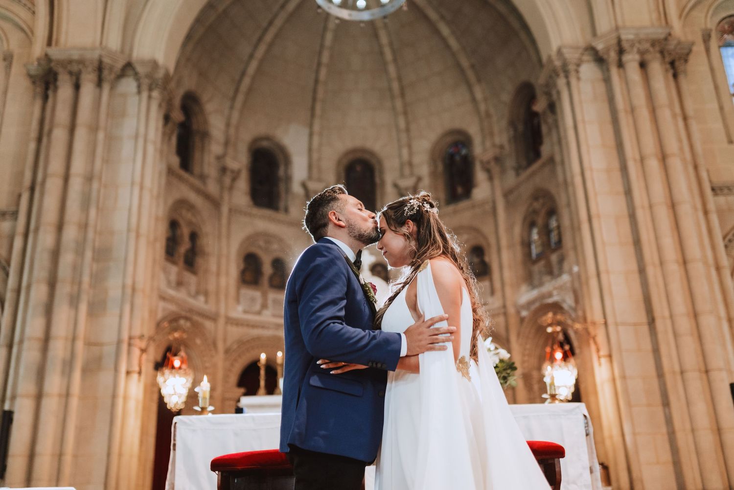 Fotografía de bodas y video de bodas en Santiago de Chile. Sesiones preboda y postboda, edición cinematográfica y cobertura completa.