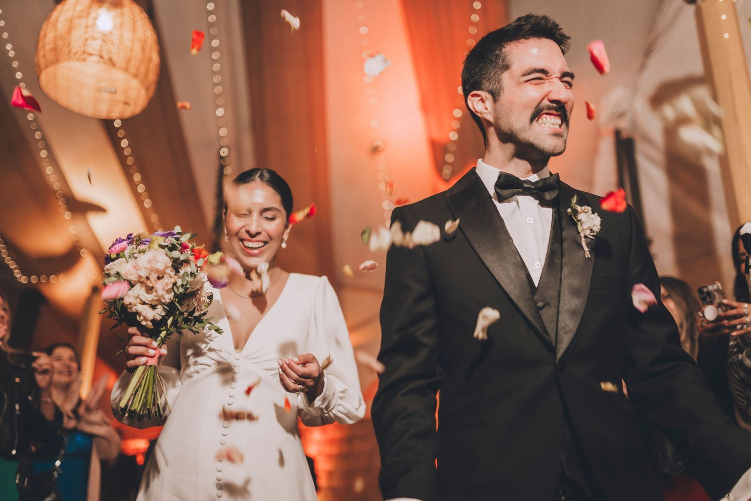 Fotografía de bodas y video de bodas en Santiago de Chile. Sesiones preboda y postboda, edición cinematográfica y cobertura completa.