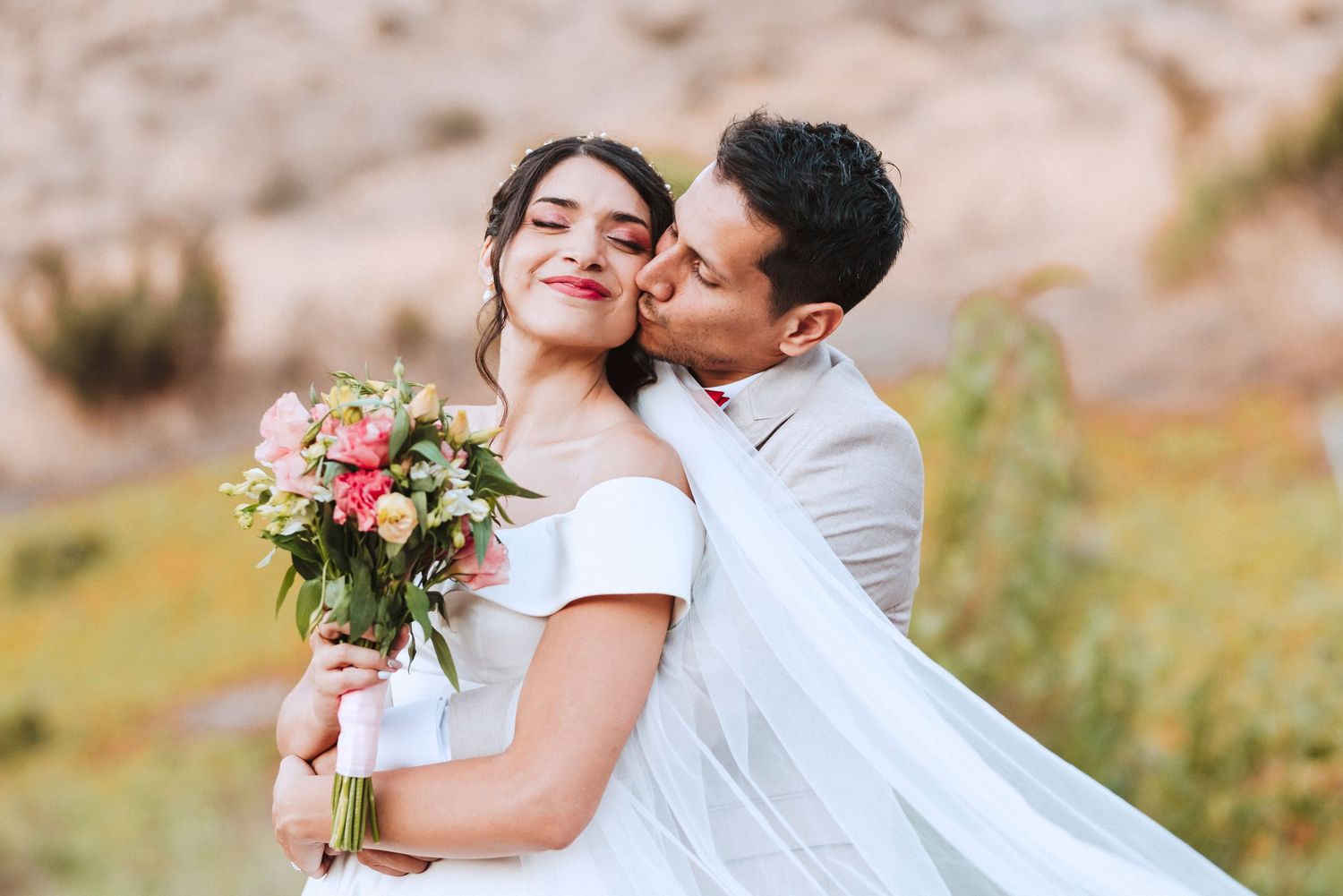 Fotografía de bodas y video de bodas en Santiago de Chile. Sesiones preboda y postboda, edición cinematográfica y cobertura completa.