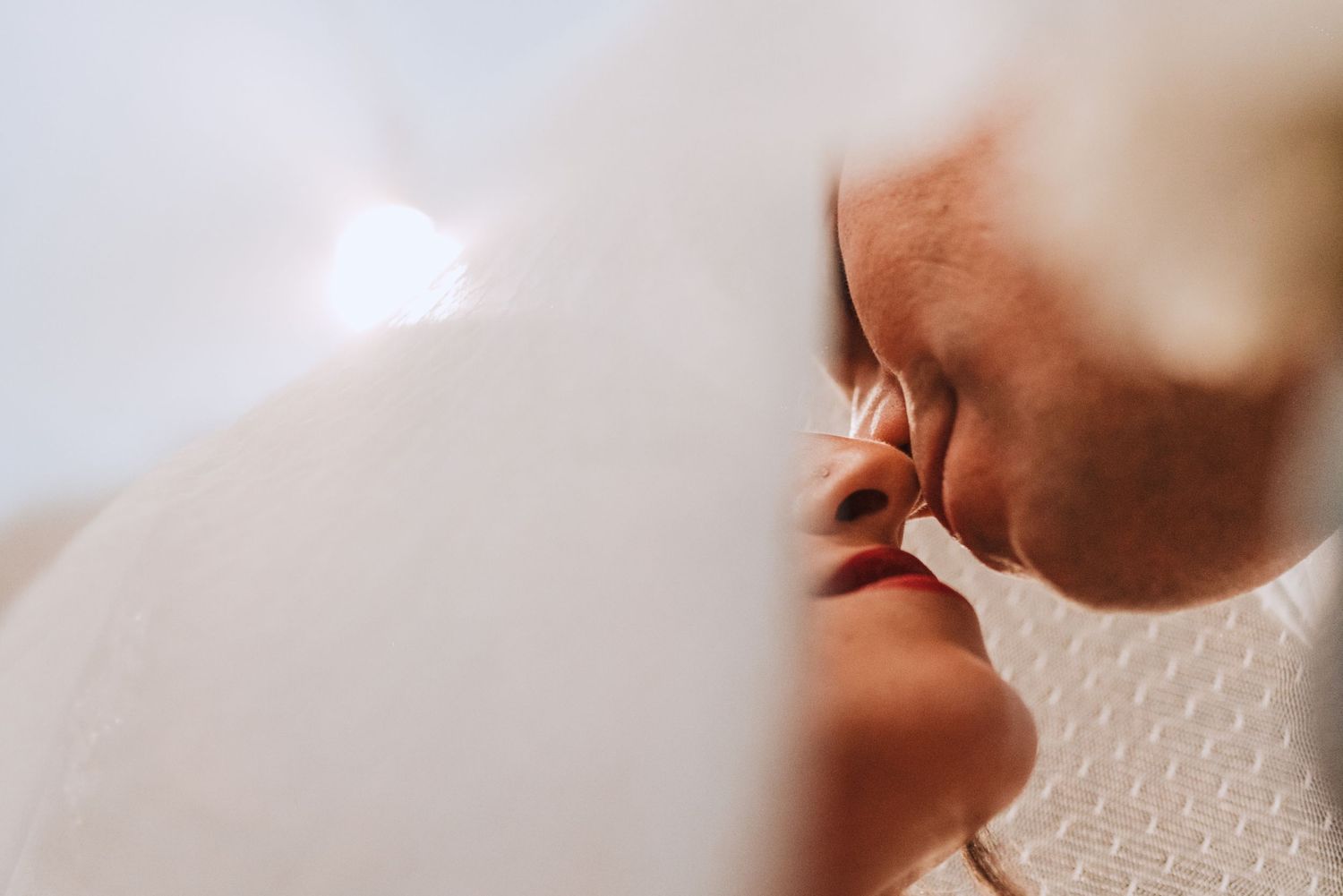 Fotografía de bodas y video de bodas en Santiago de Chile. Sesiones preboda y postboda, edición cinematográfica y cobertura completa.