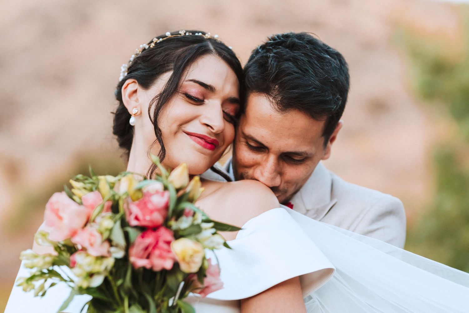 Fotografía de bodas y video de bodas en Santiago de Chile. Sesiones preboda y postboda, edición cinematográfica y cobertura completa.