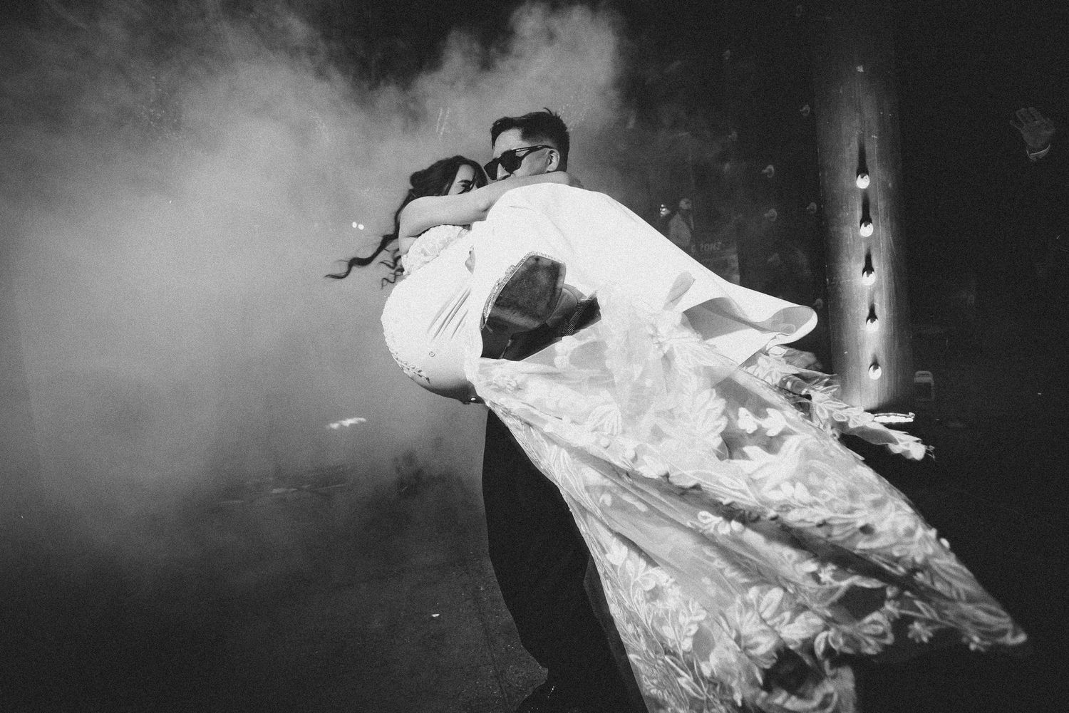 Fotografía de bodas y video de bodas en Santiago de Chile. Sesiones preboda y postboda, edición cinematográfica y cobertura completa.