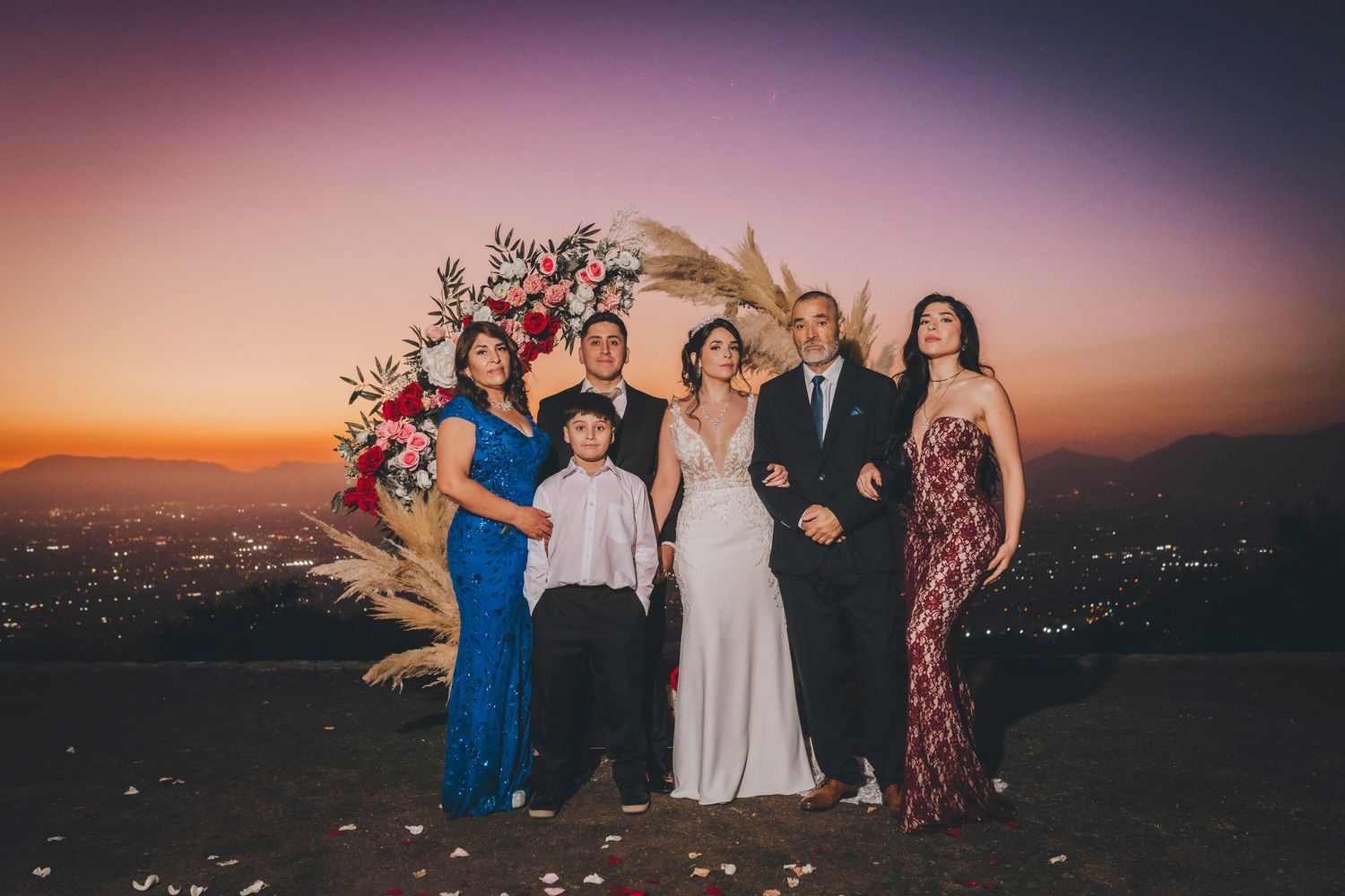 Fotografía de bodas y video de bodas en Santiago de Chile. Sesiones preboda y postboda, edición cinematográfica y cobertura completa.