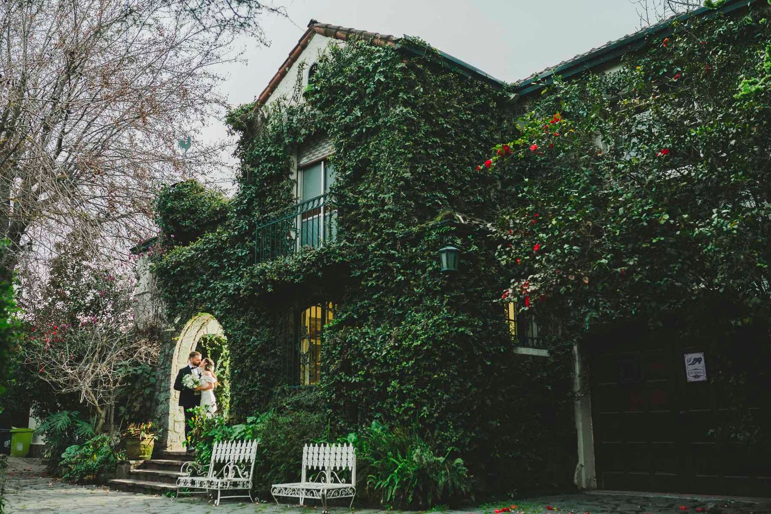 Fotografía de bodas y video de bodas en Santiago de Chile. Sesiones preboda y postboda, edición cinematográfica y cobertura completa.