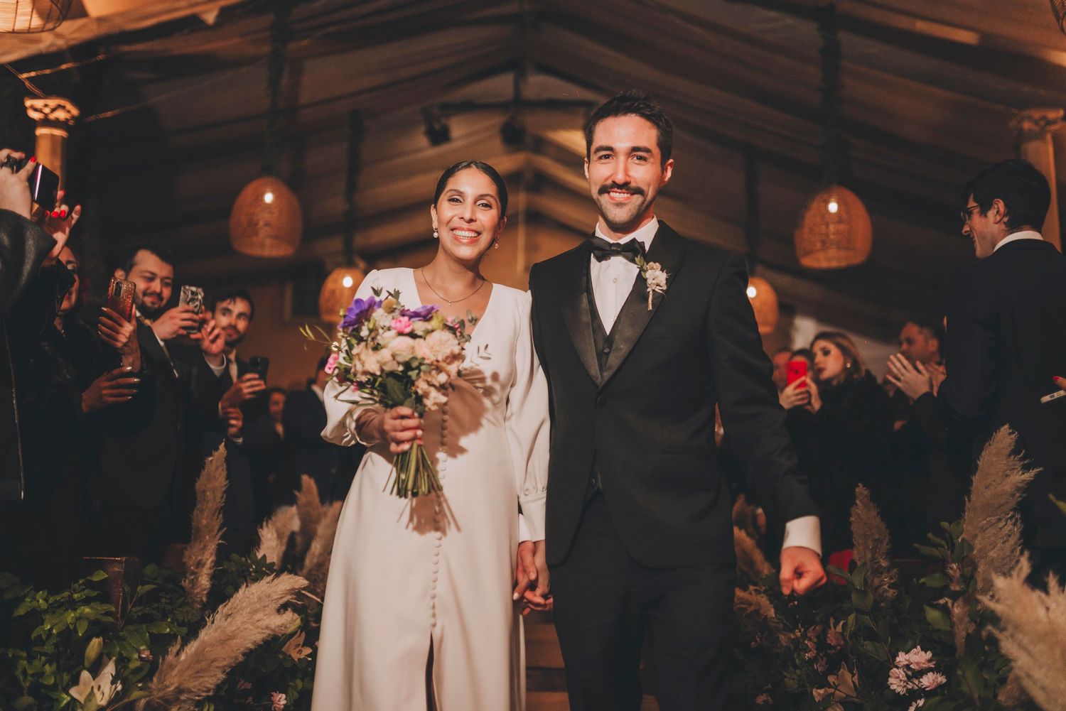 Fotografía de bodas y video de bodas en Santiago de Chile. Sesiones preboda y postboda, edición cinematográfica y cobertura completa.