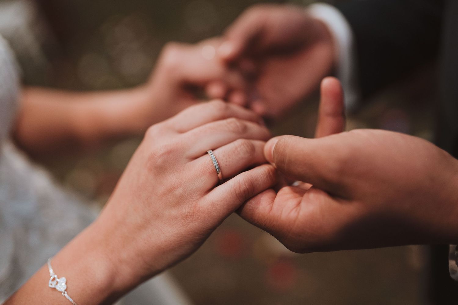 Fotografía de bodas y video de bodas en Santiago de Chile. Sesiones preboda y postboda, edición cinematográfica y cobertura completa.