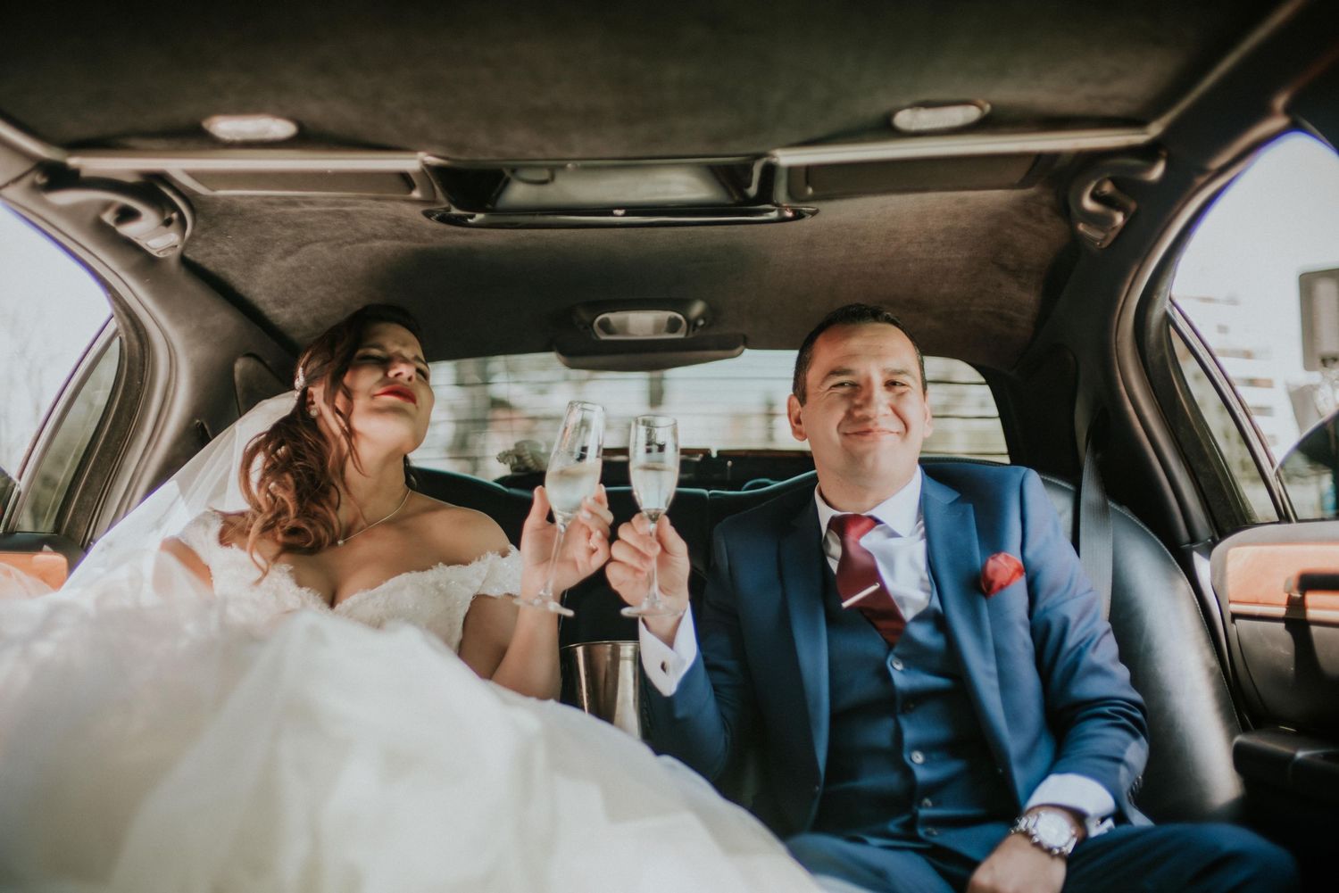 Fotografía de bodas y video de bodas en Santiago de Chile. Sesiones preboda y postboda, edición cinematográfica y cobertura completa.