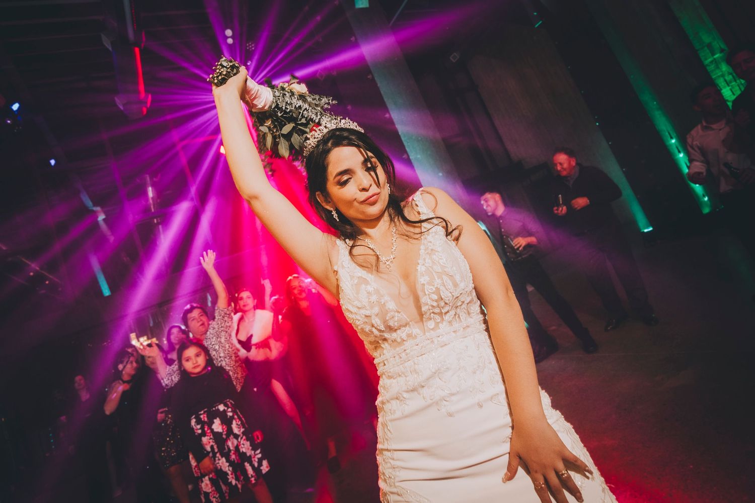 Fotografía de bodas y video de bodas en Santiago de Chile. Sesiones preboda y postboda, edición cinematográfica y cobertura completa.