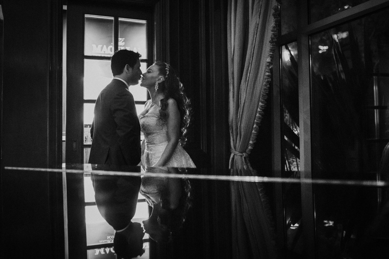 Fotografía de bodas y video de bodas en Santiago de Chile. Sesiones preboda y postboda, edición cinematográfica y cobertura completa.